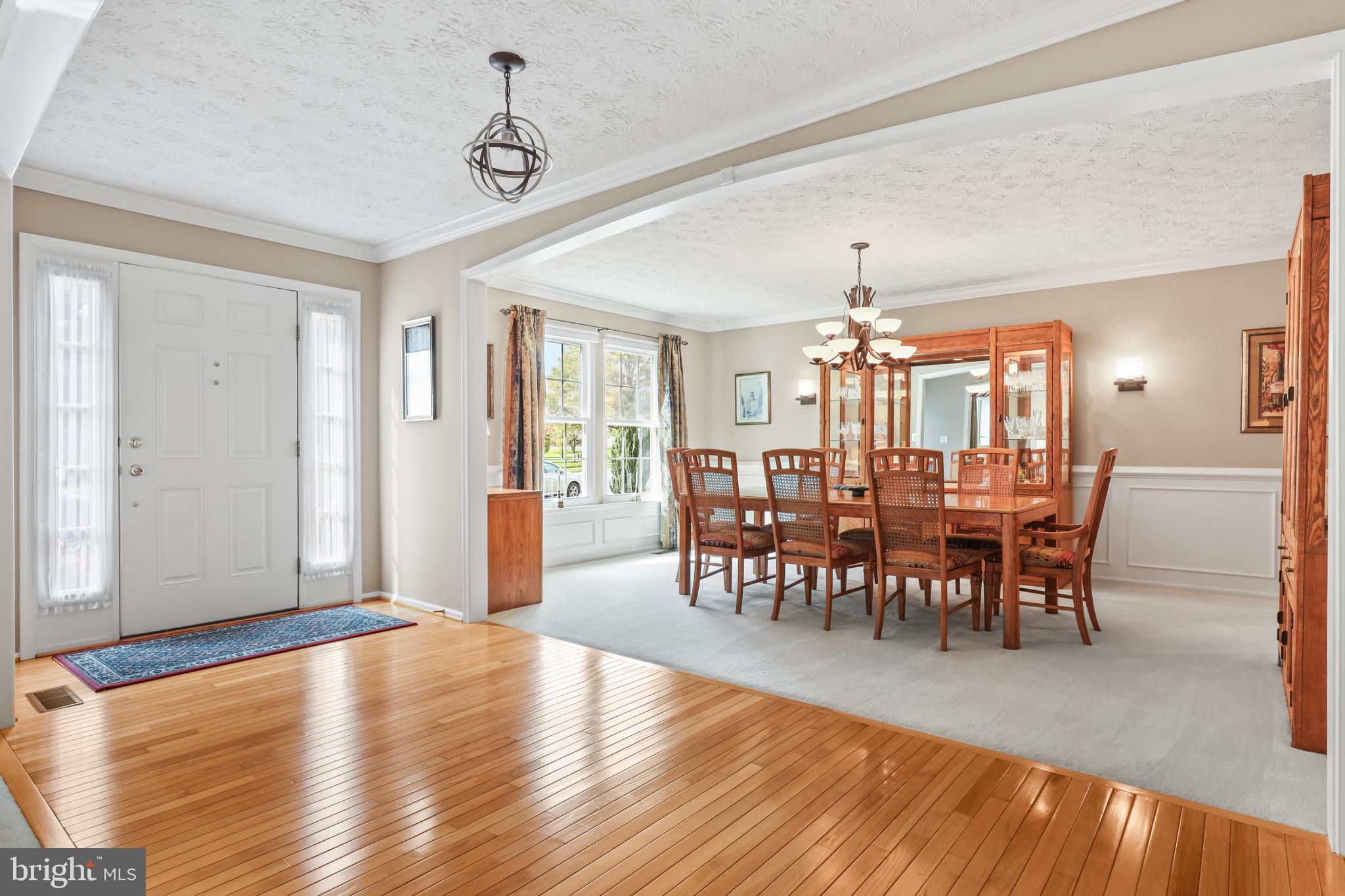 211 Holstein Ct