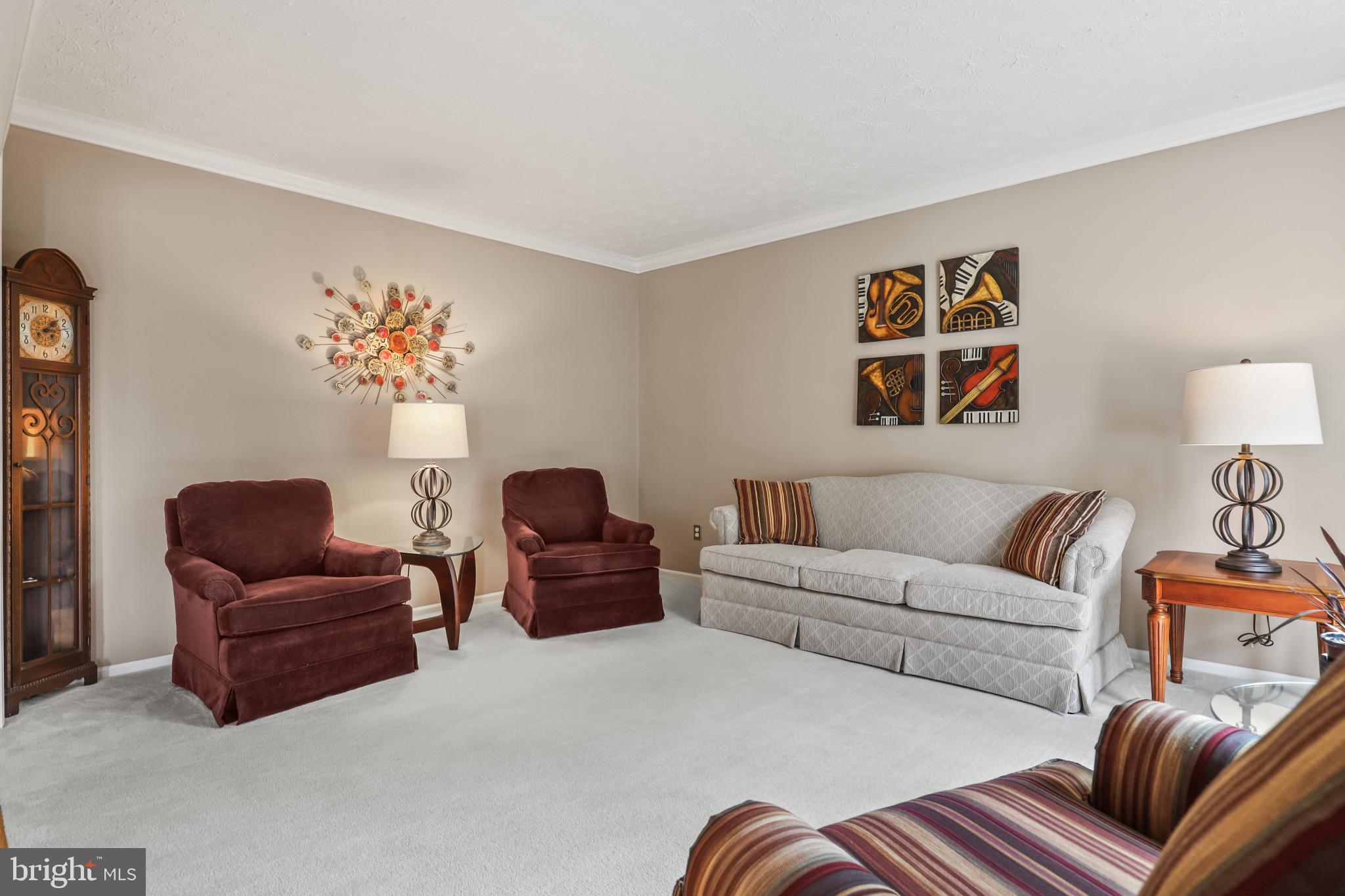 211 Holstein Ct