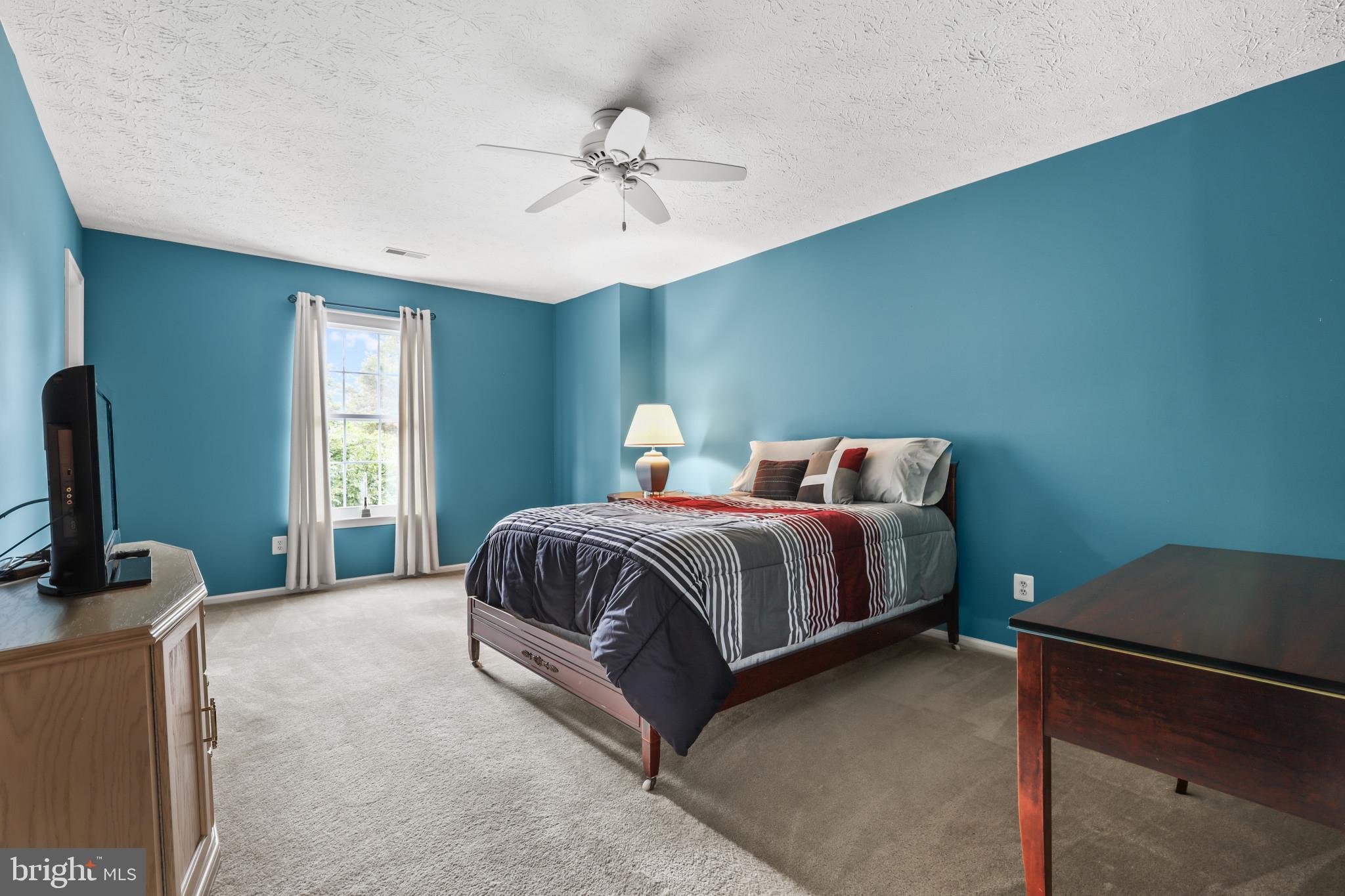 211 Holstein Ct