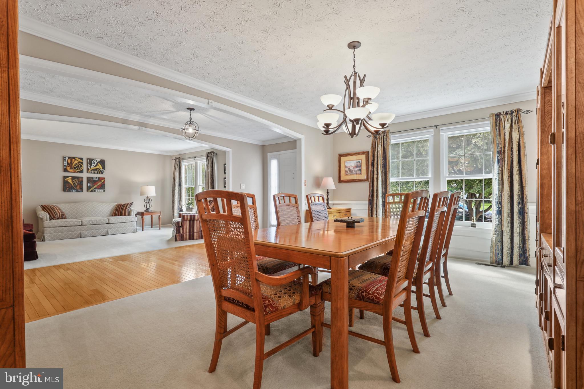 211 Holstein Ct