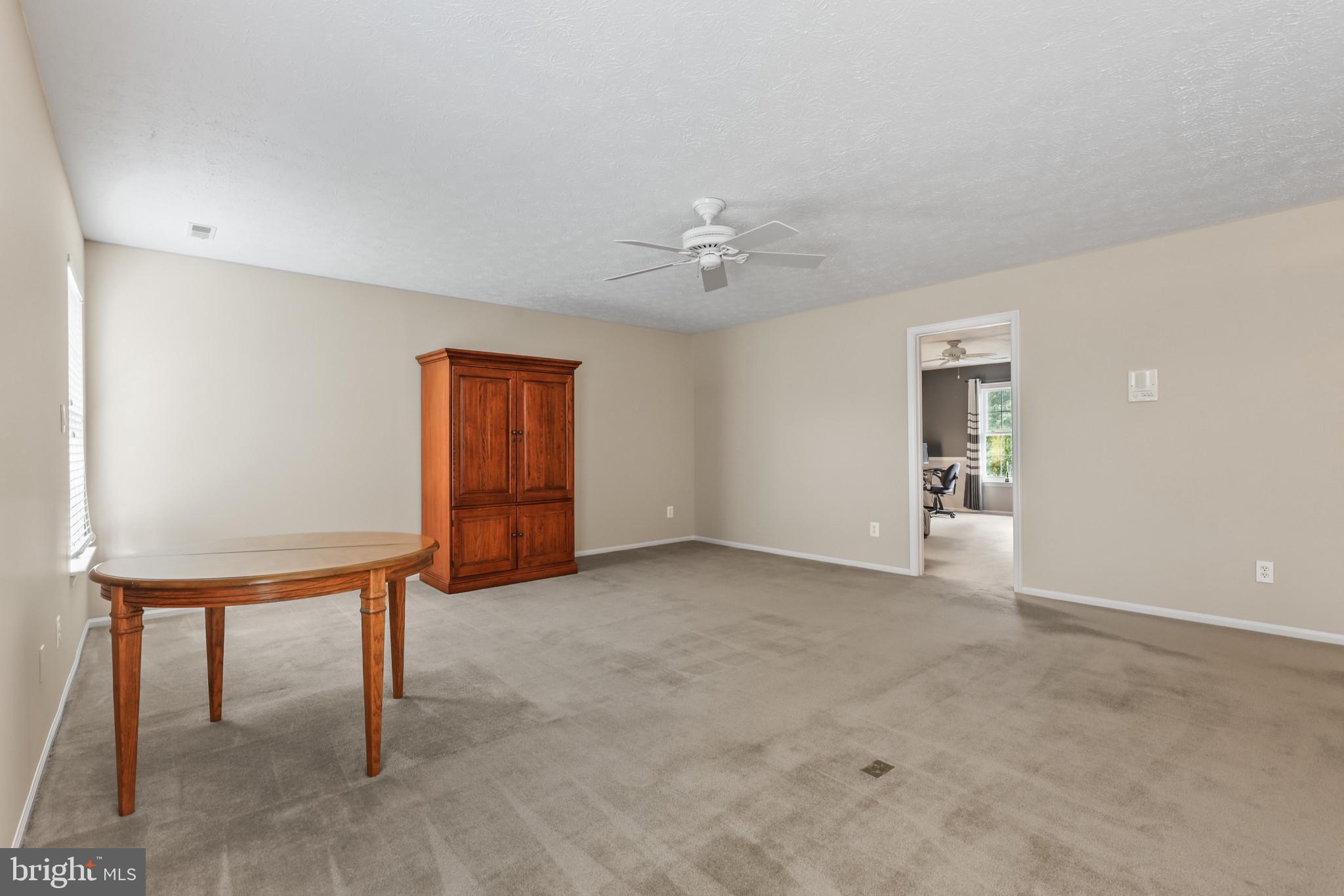 211 Holstein Ct