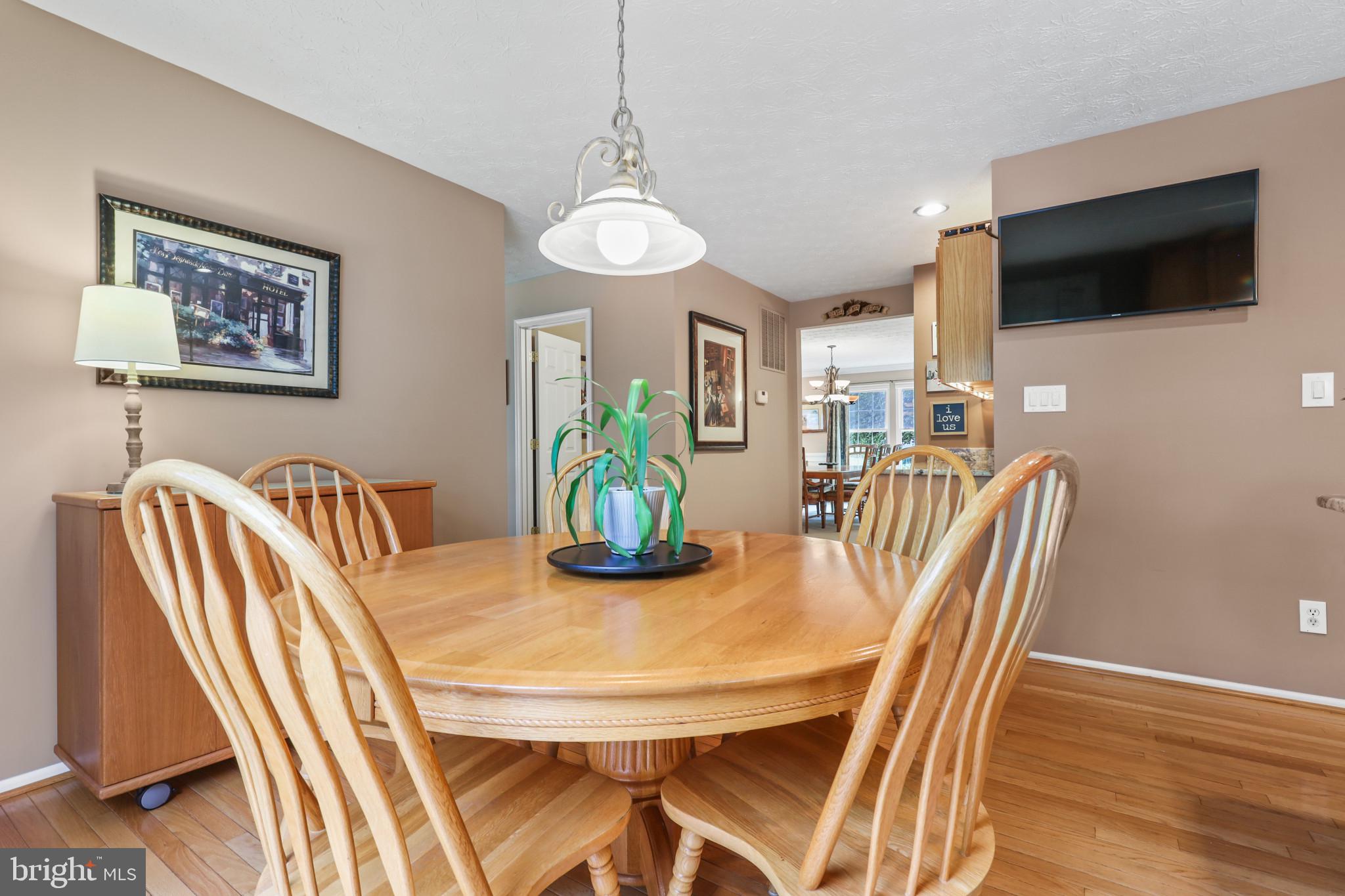 211 Holstein Ct