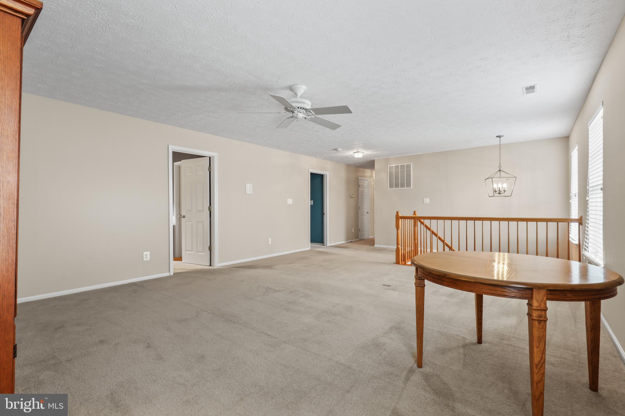 211 Holstein Ct