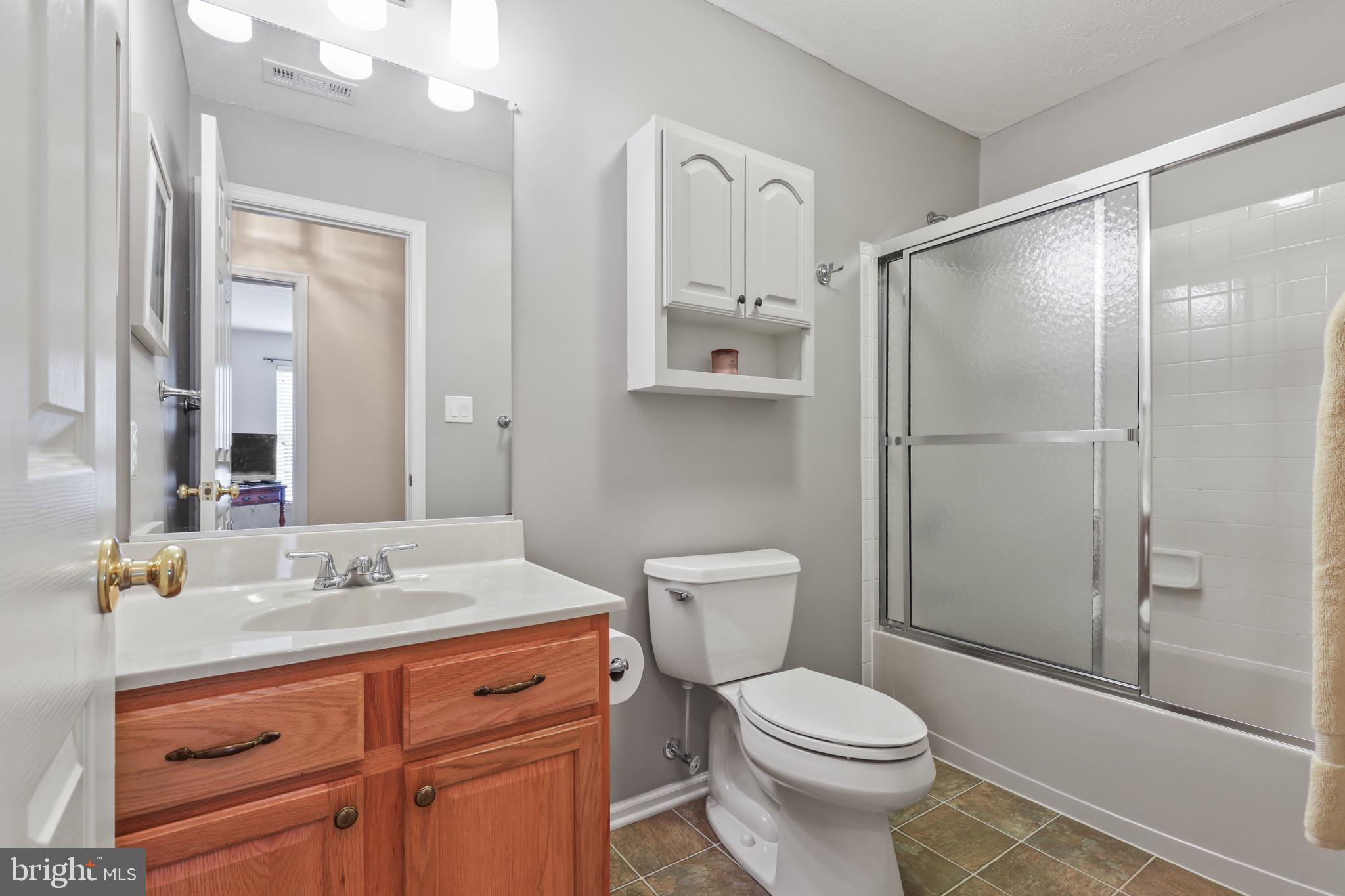 211 Holstein Ct