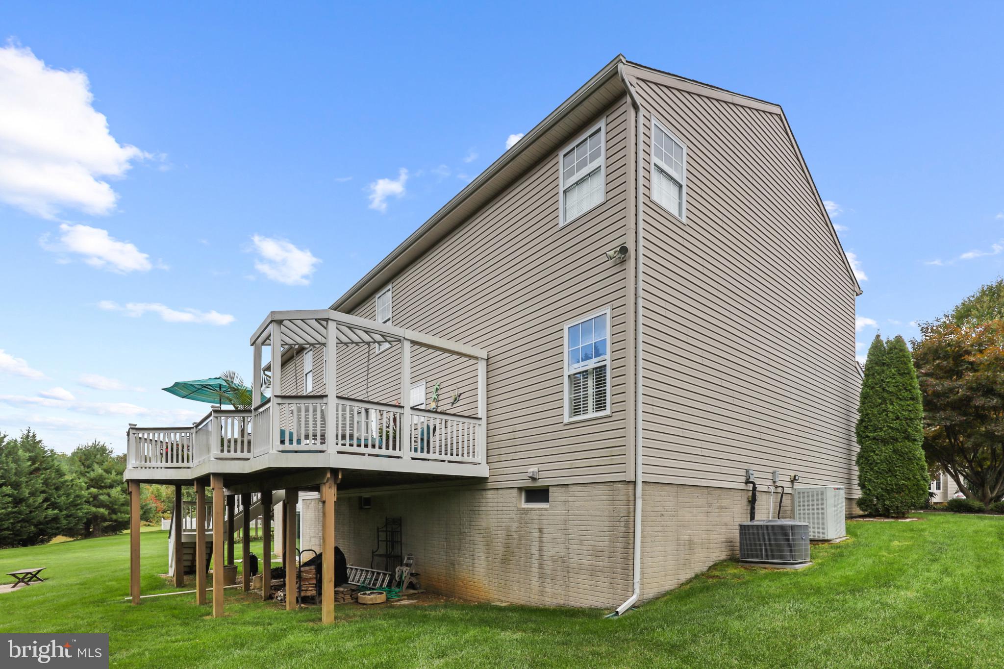 211 Holstein Ct