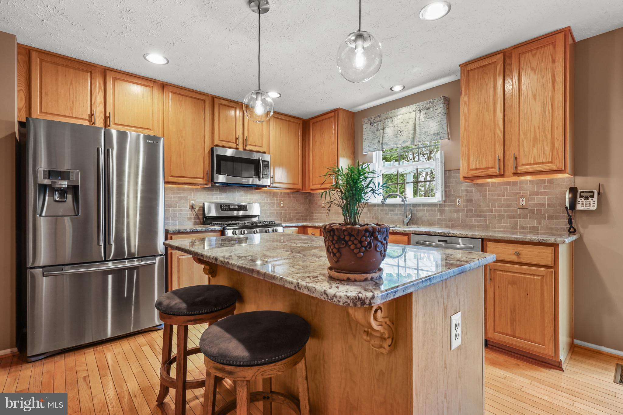 211 Holstein Ct
