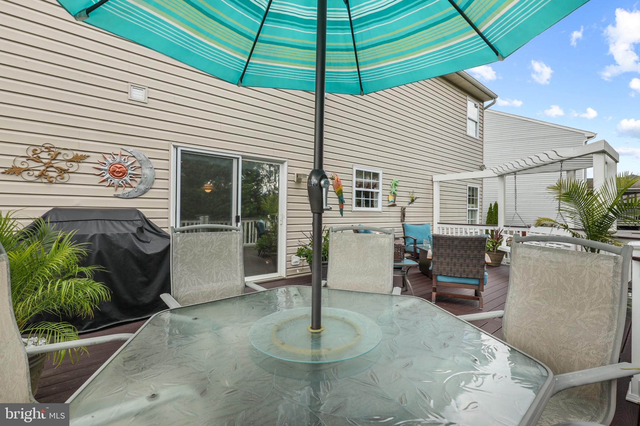 211 Holstein Ct