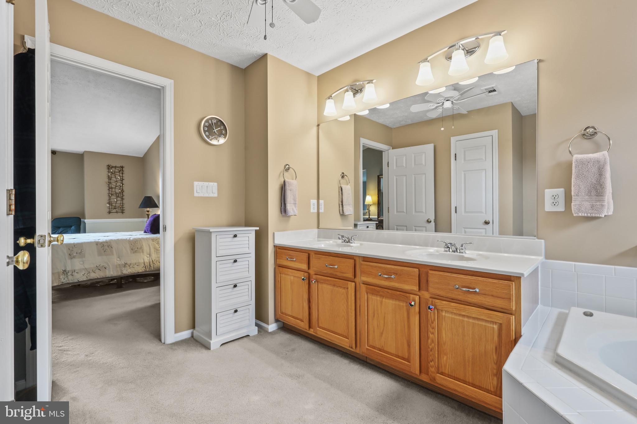 211 Holstein Ct