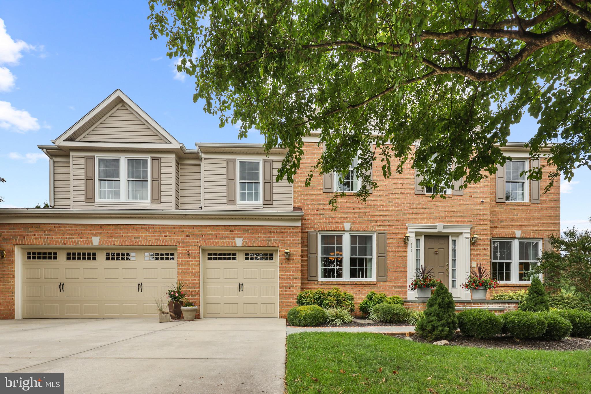 211 Holstein Ct