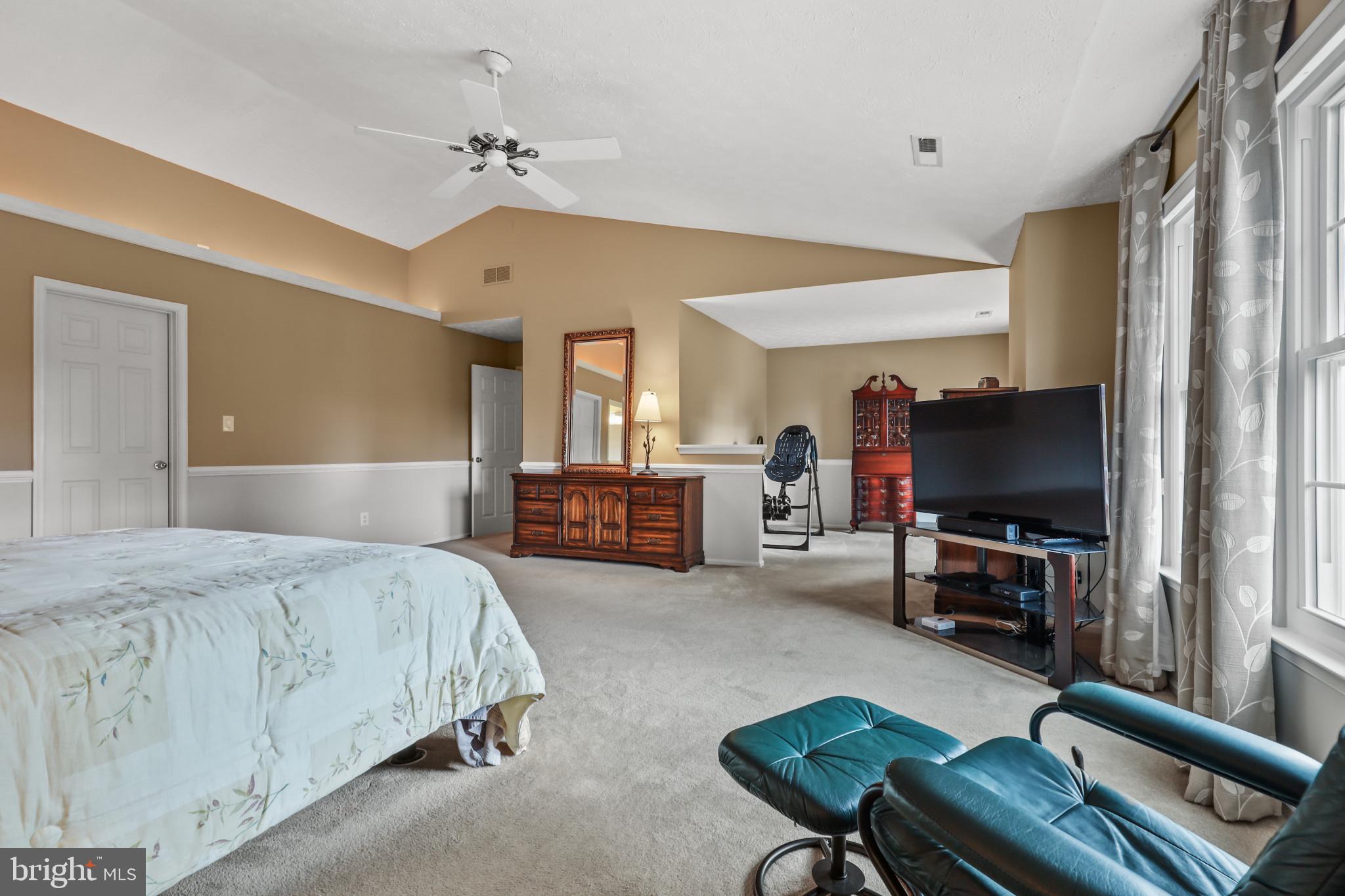 211 Holstein Ct