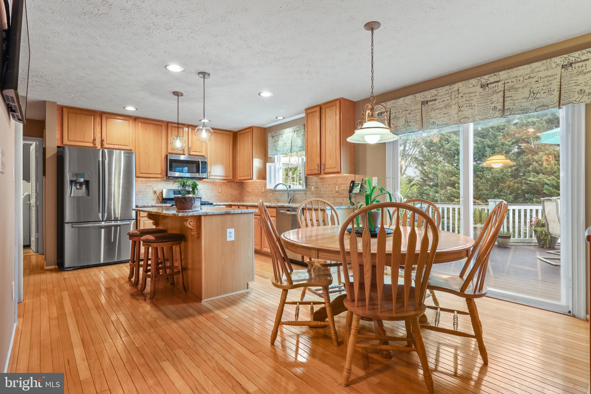 211 Holstein Ct