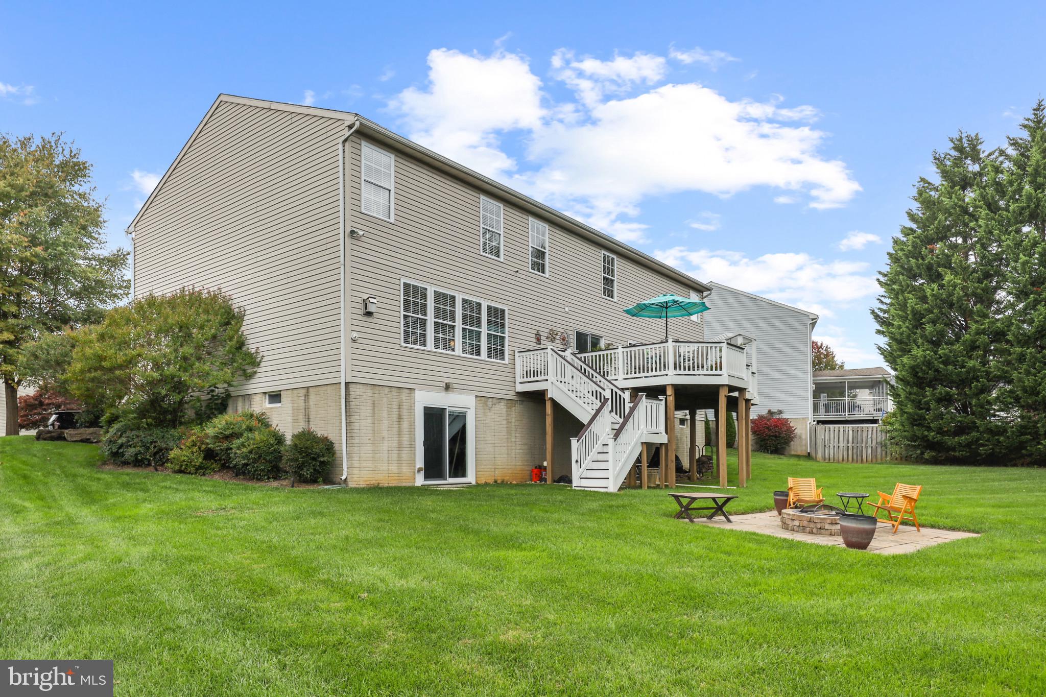 211 Holstein Ct