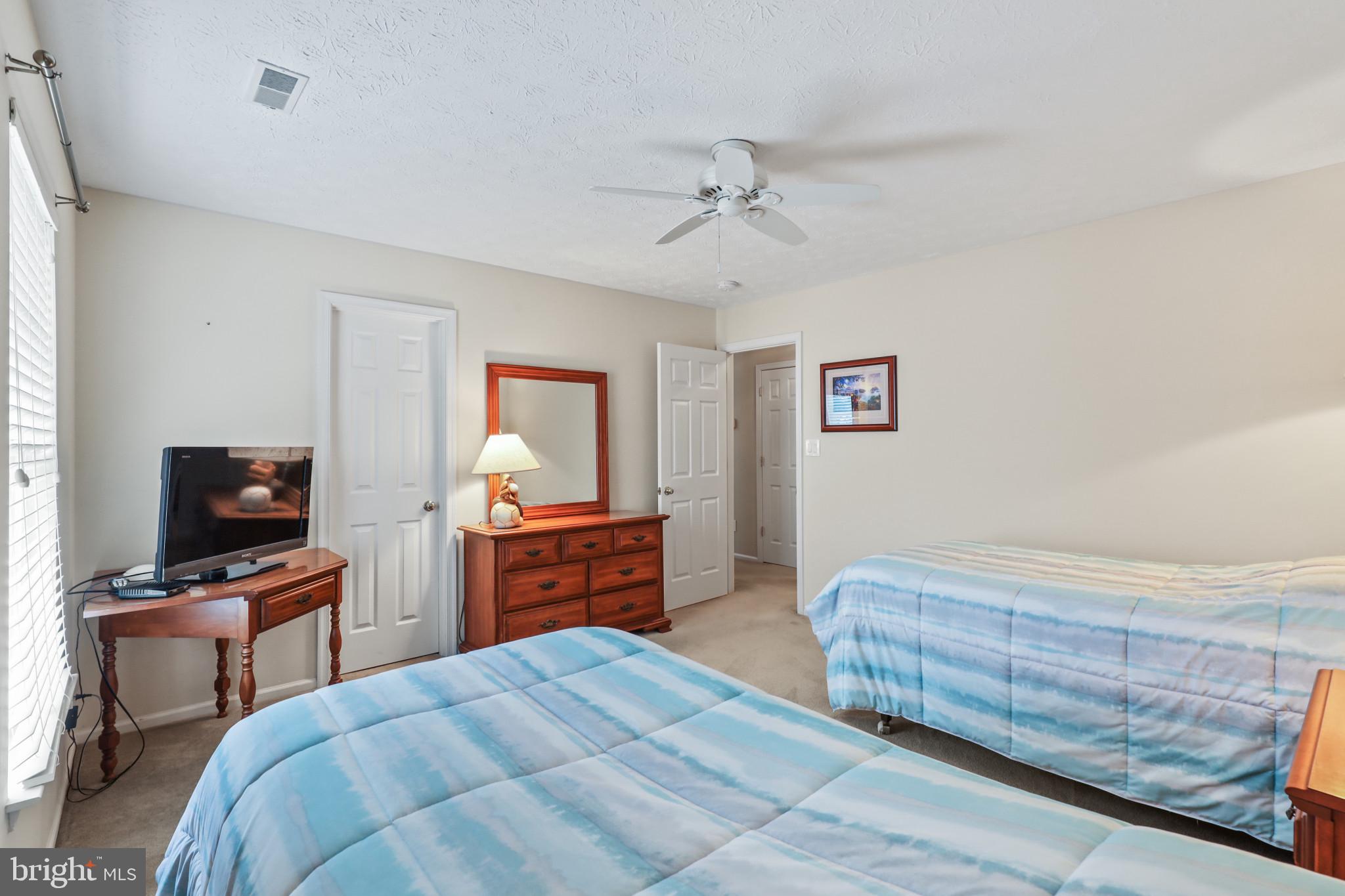 211 Holstein Ct