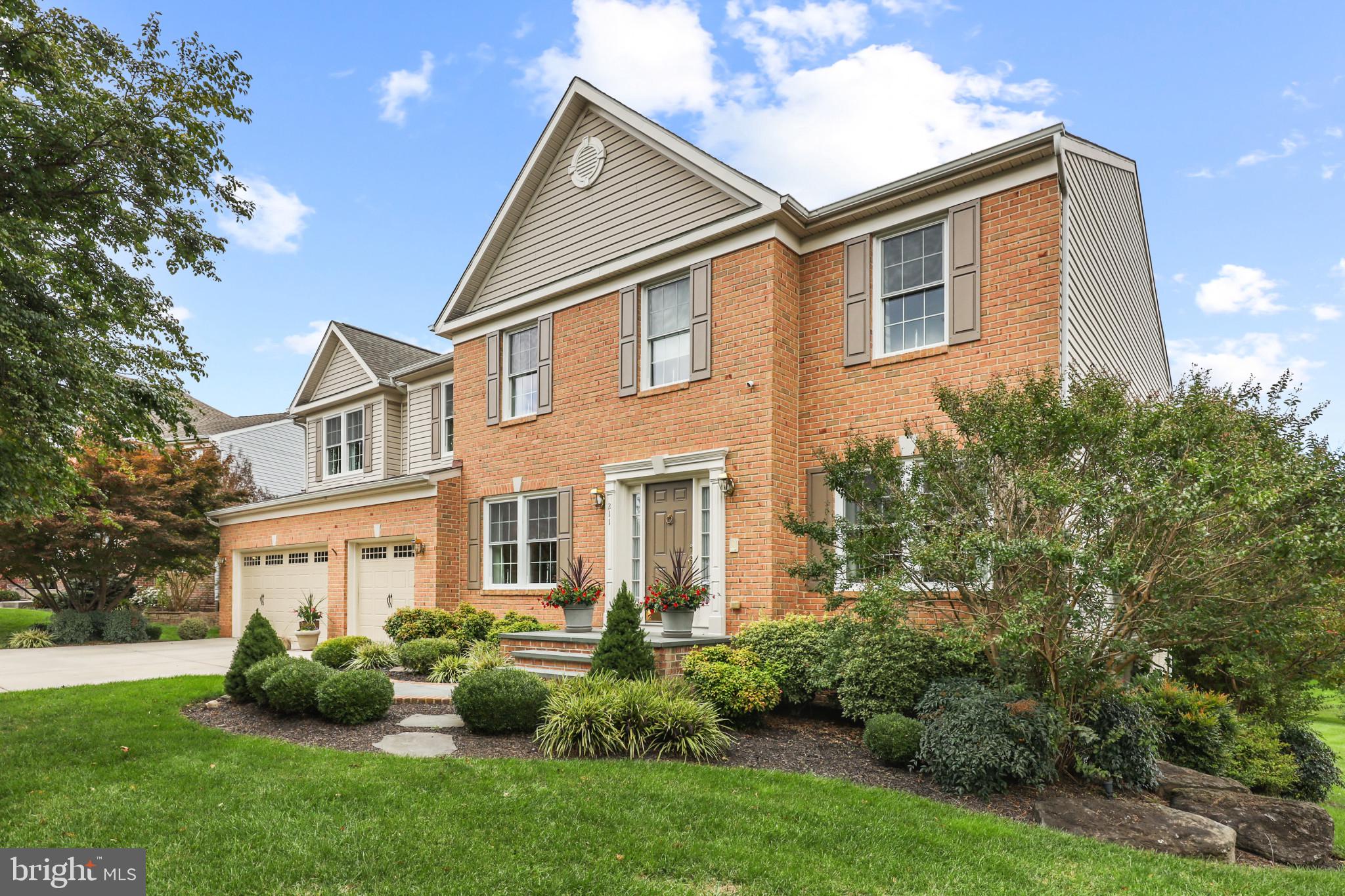 211 Holstein Ct