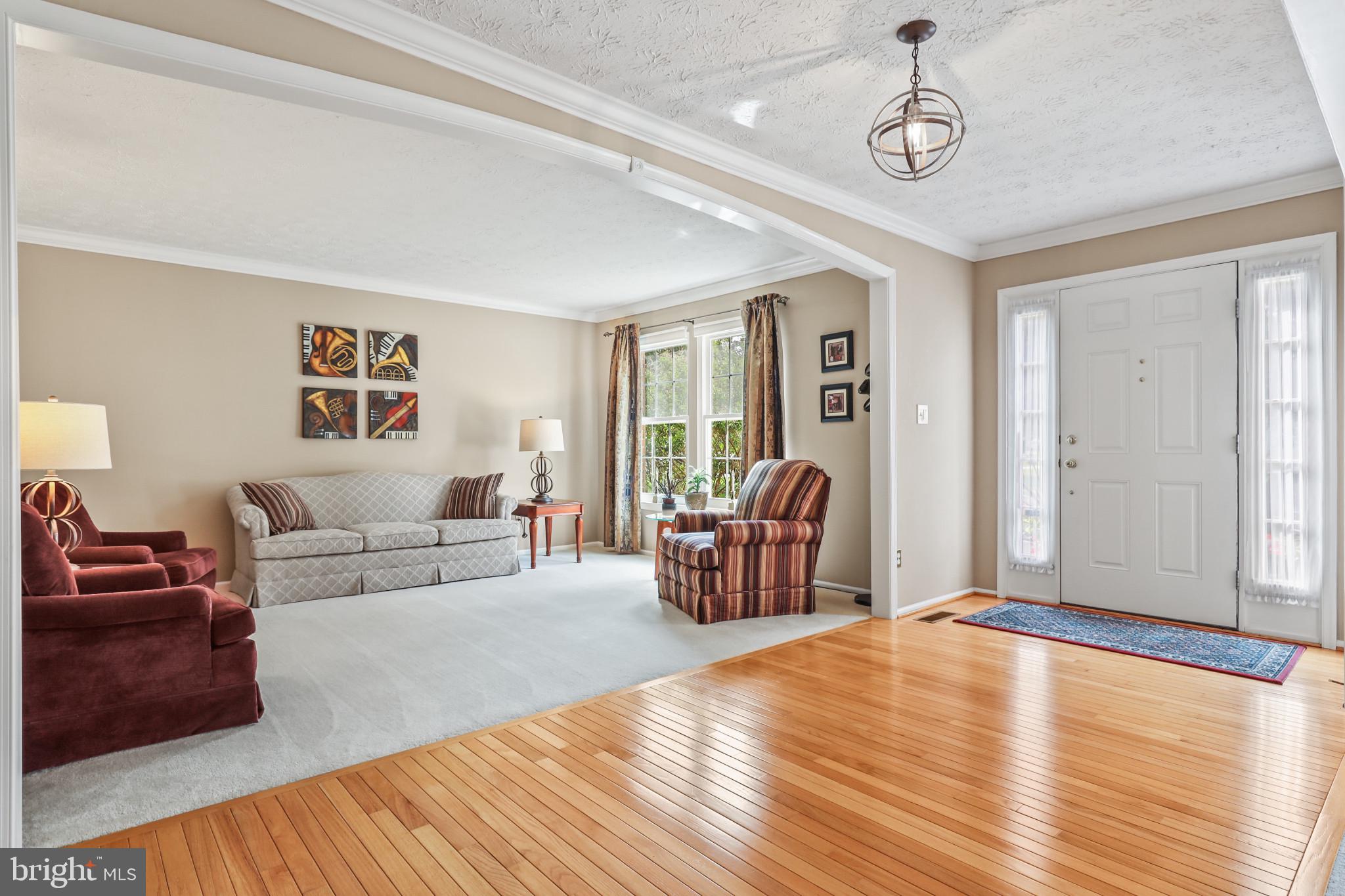 211 Holstein Ct