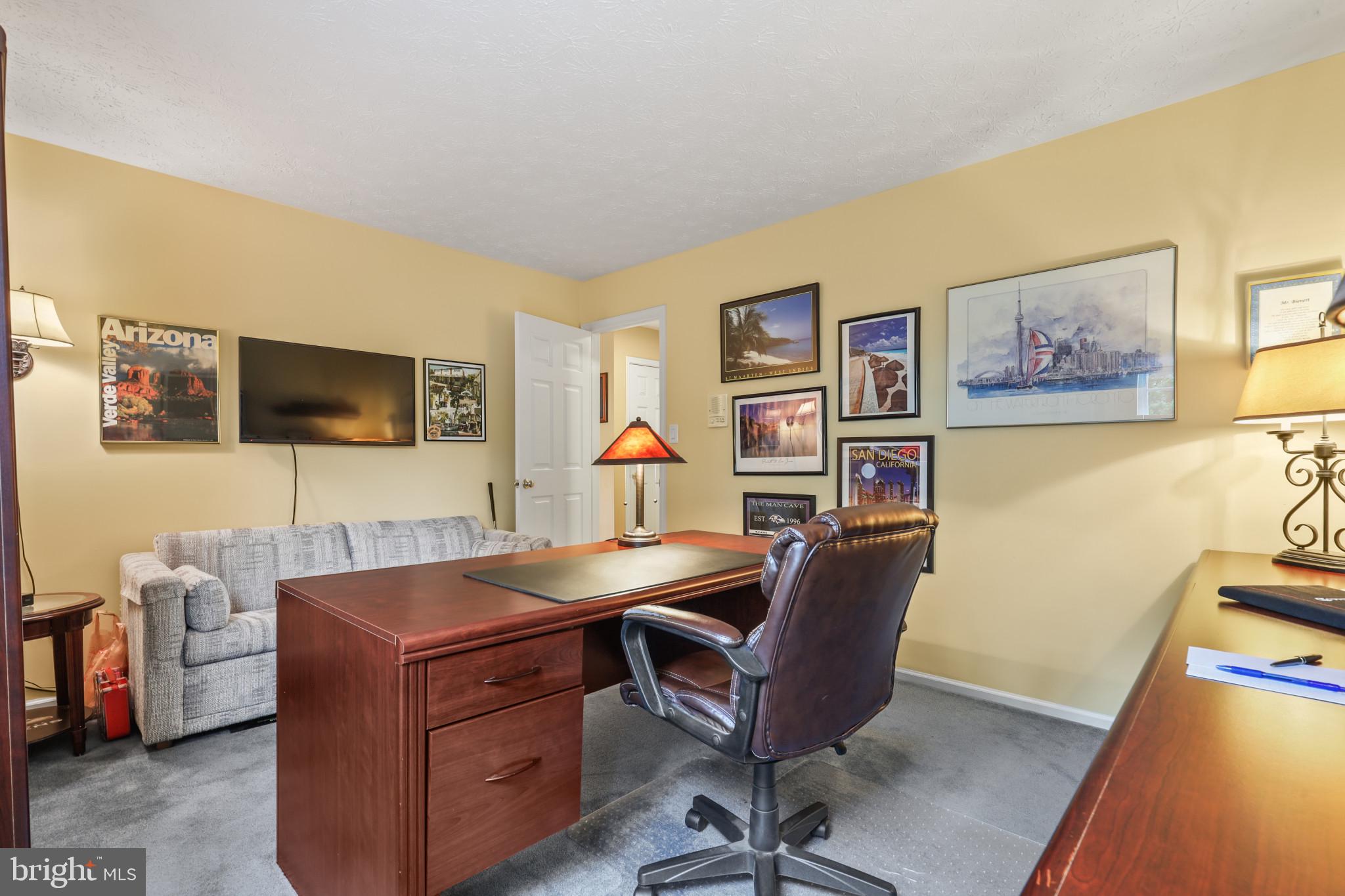 211 Holstein Ct