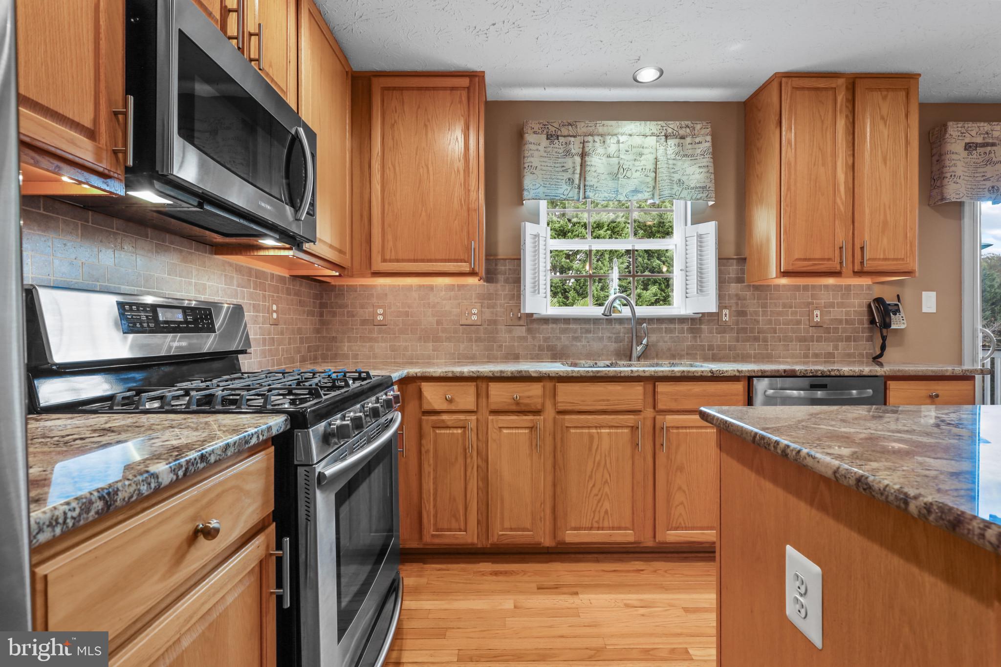 211 Holstein Ct