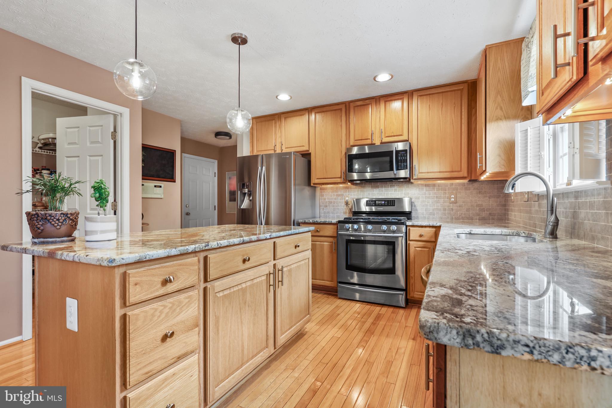 211 Holstein Ct