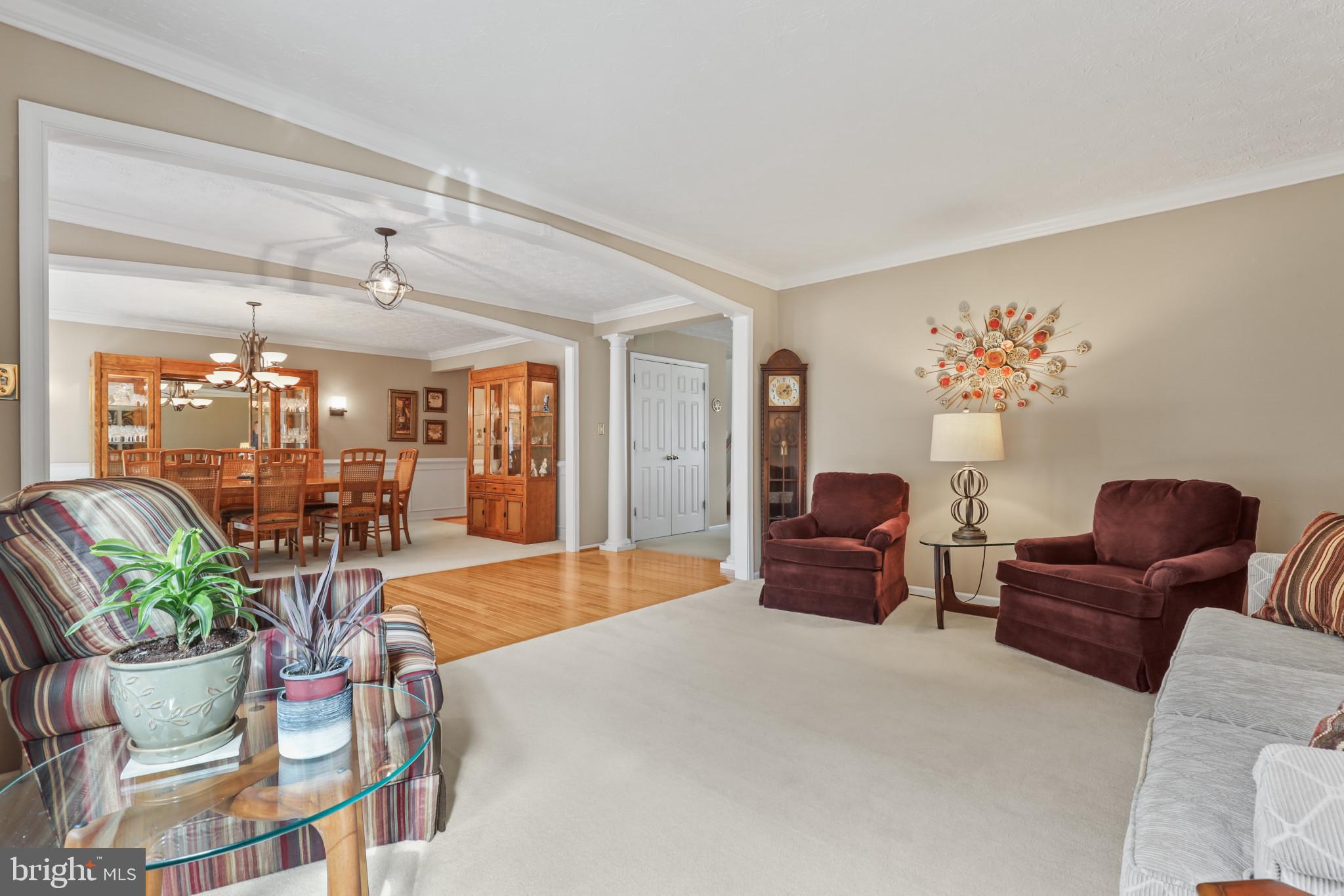 211 Holstein Ct