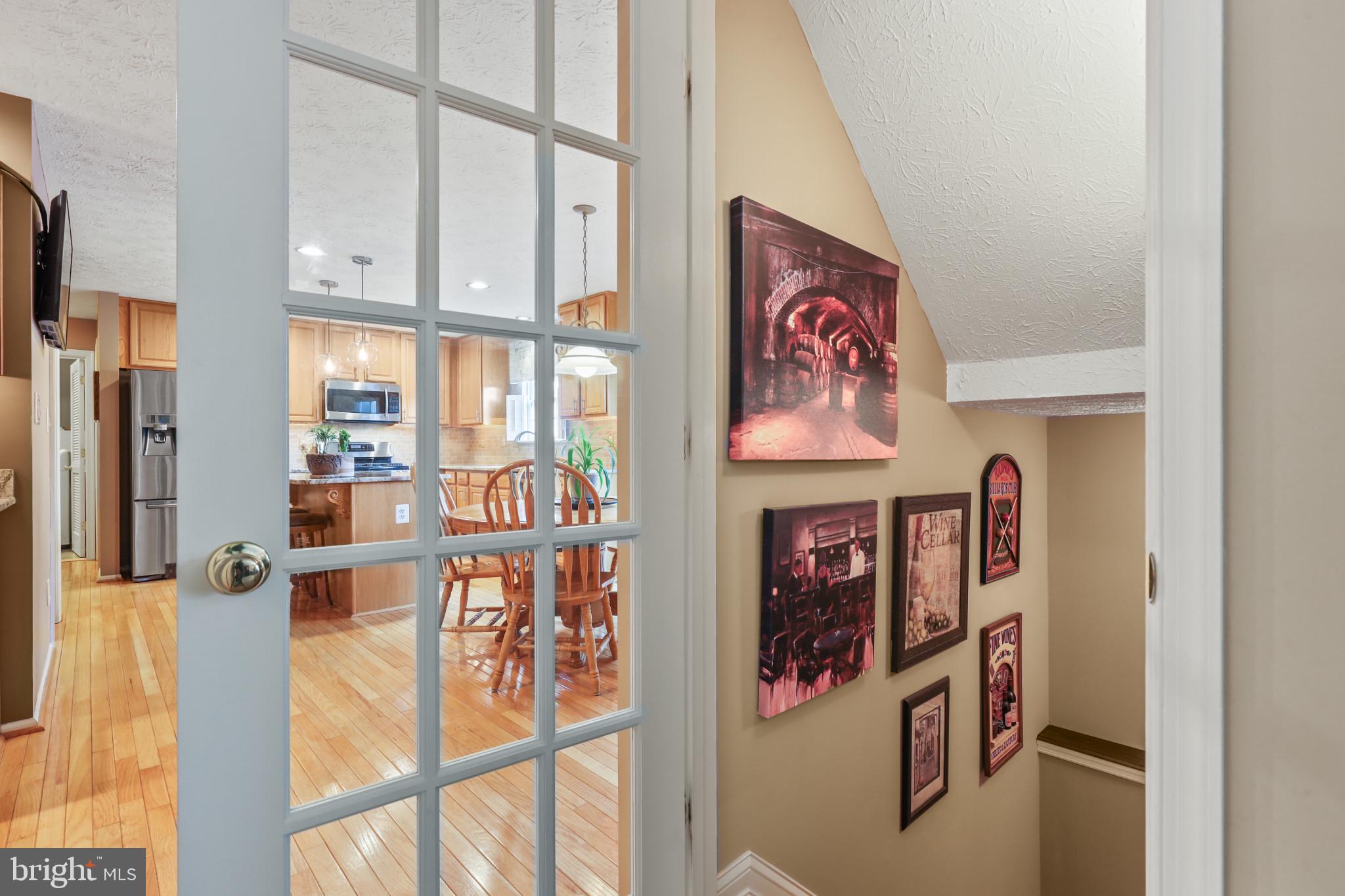 211 Holstein Ct