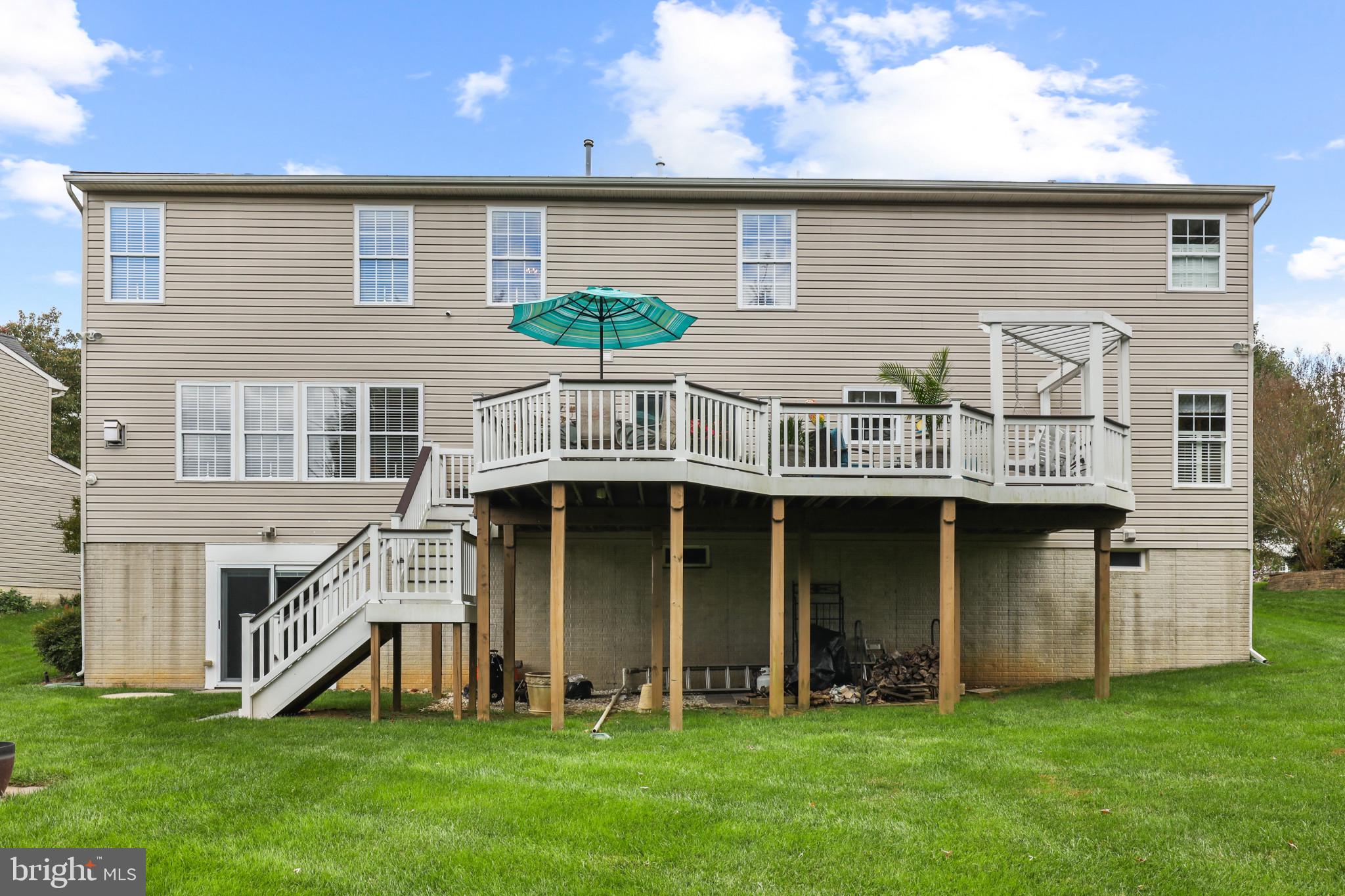 211 Holstein Ct