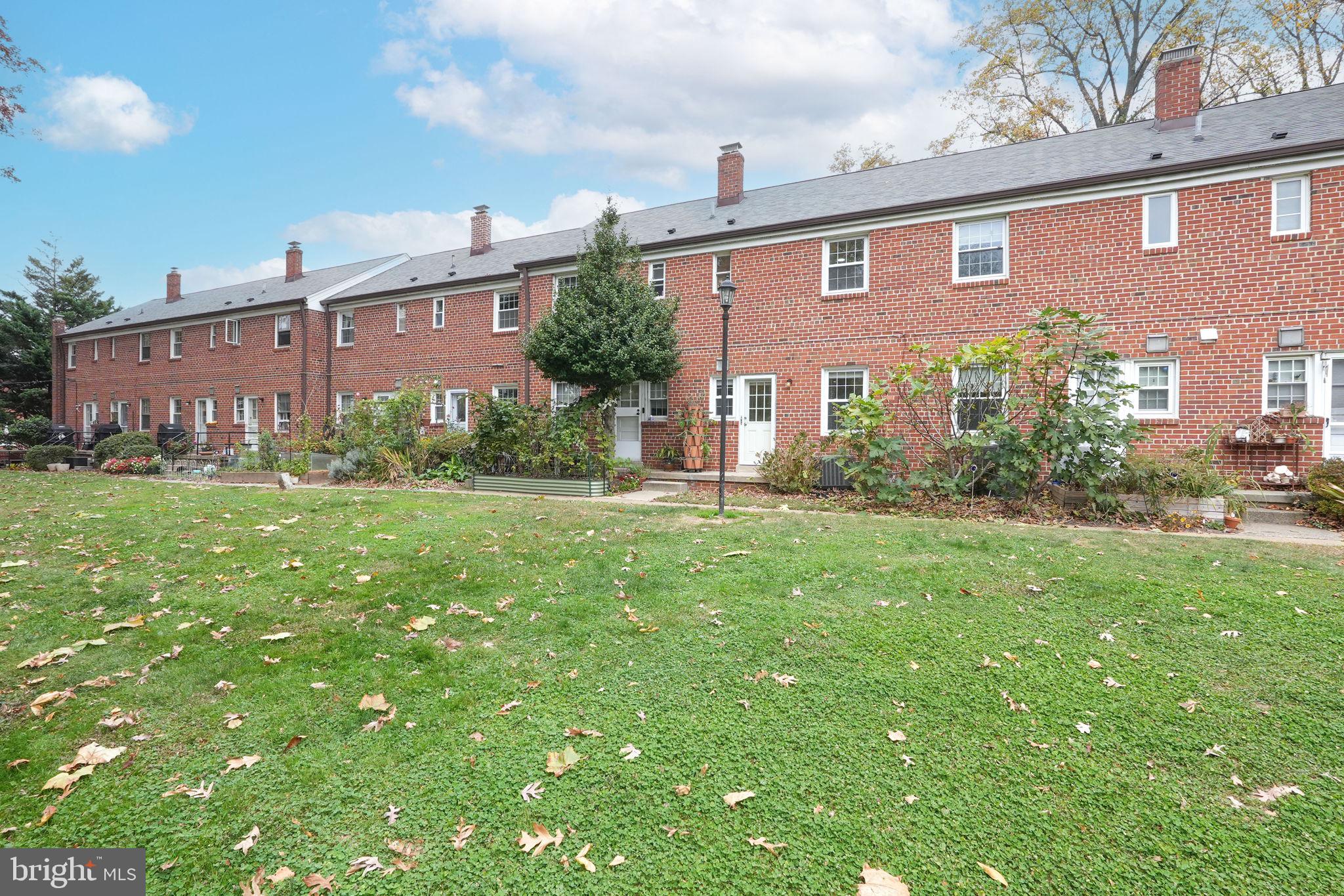 1736 E West Hwy #1736