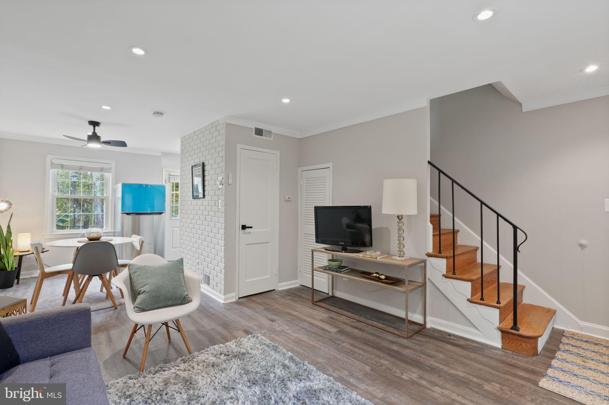 1736 E West Hwy #1736