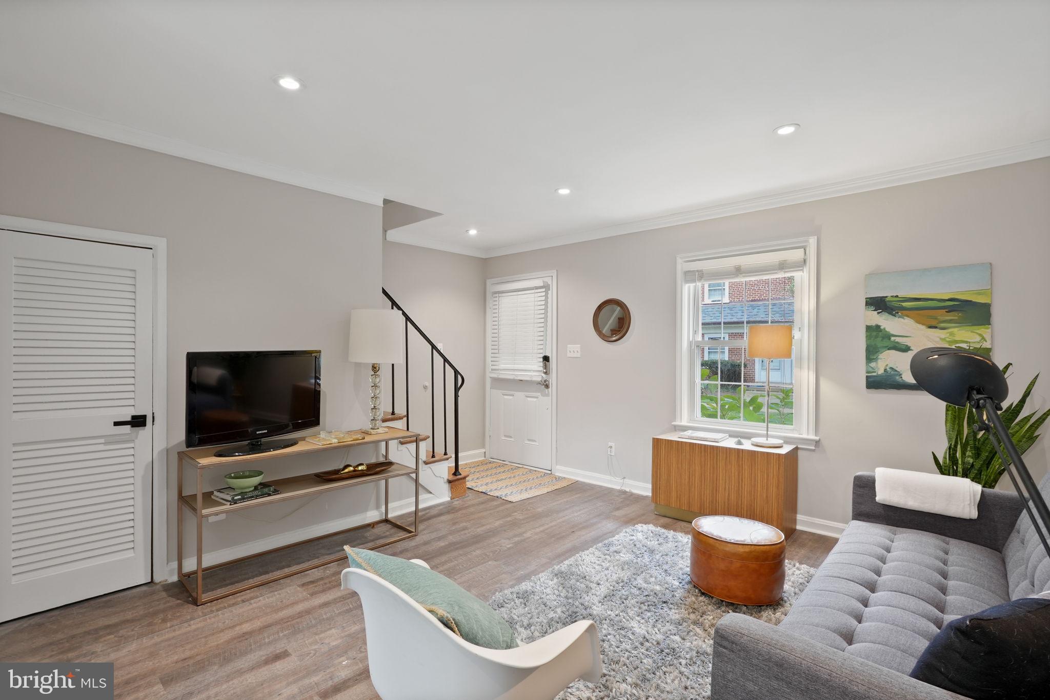 1736 E West Hwy #1736