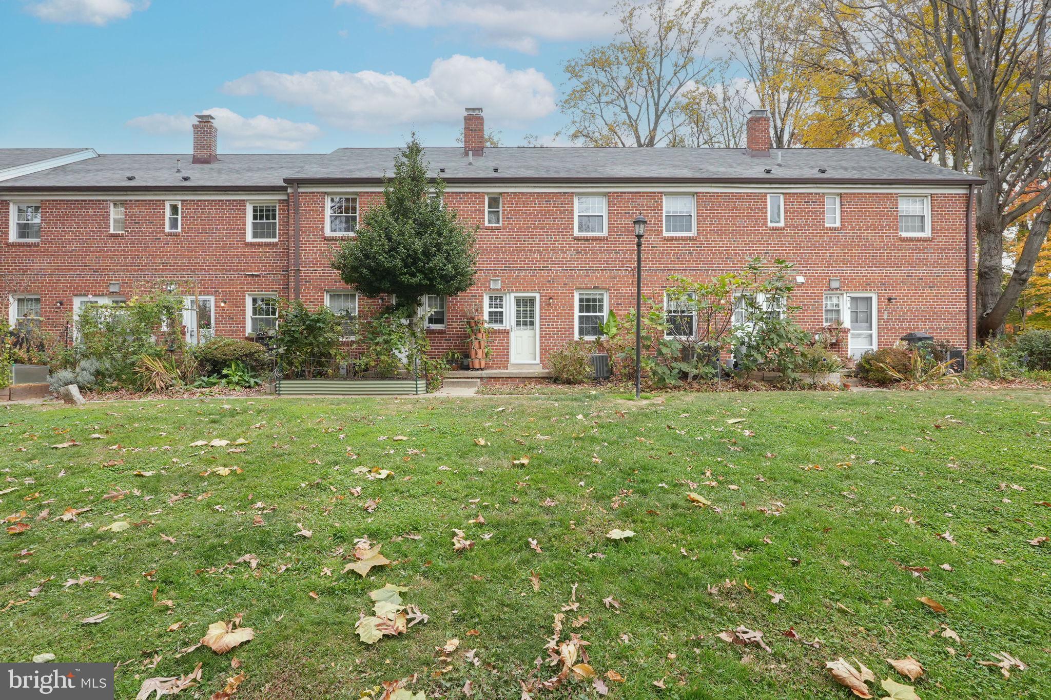 1736 E West Hwy #1736