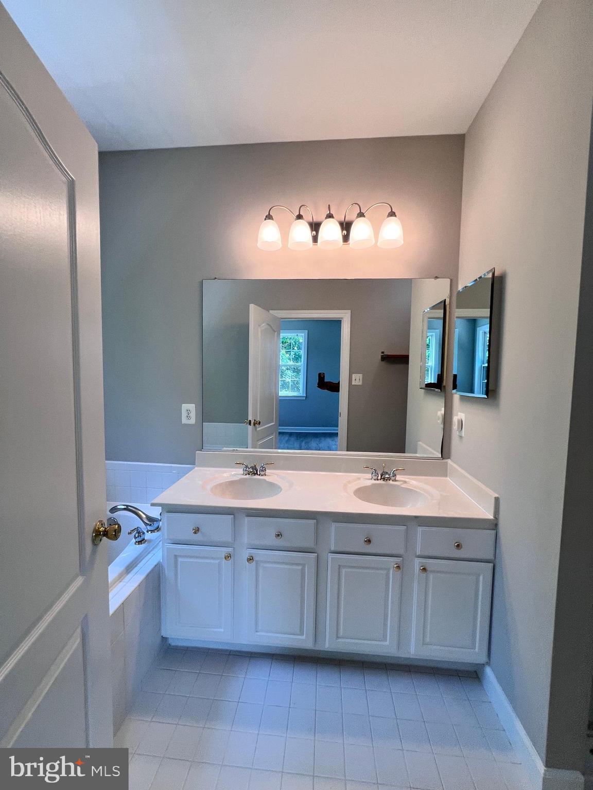 3328 Castle Ridge Cir #11