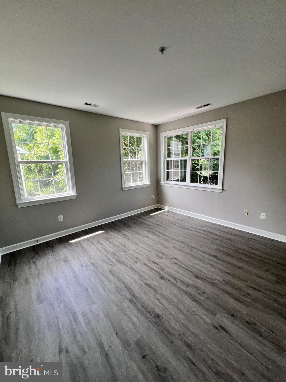 3328 Castle Ridge Cir #11