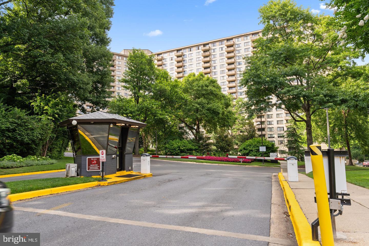 5225 POOKS HILL RD #1420N