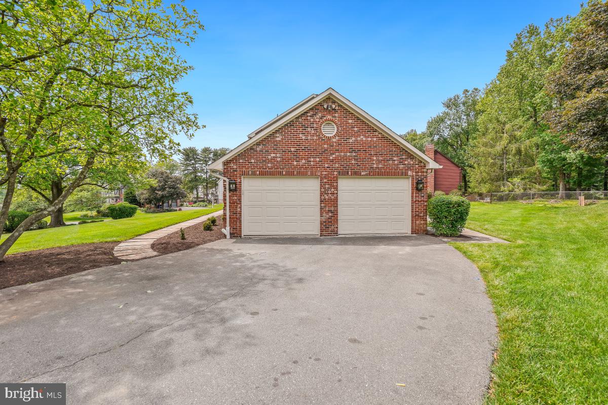 121 Farmgate Ln