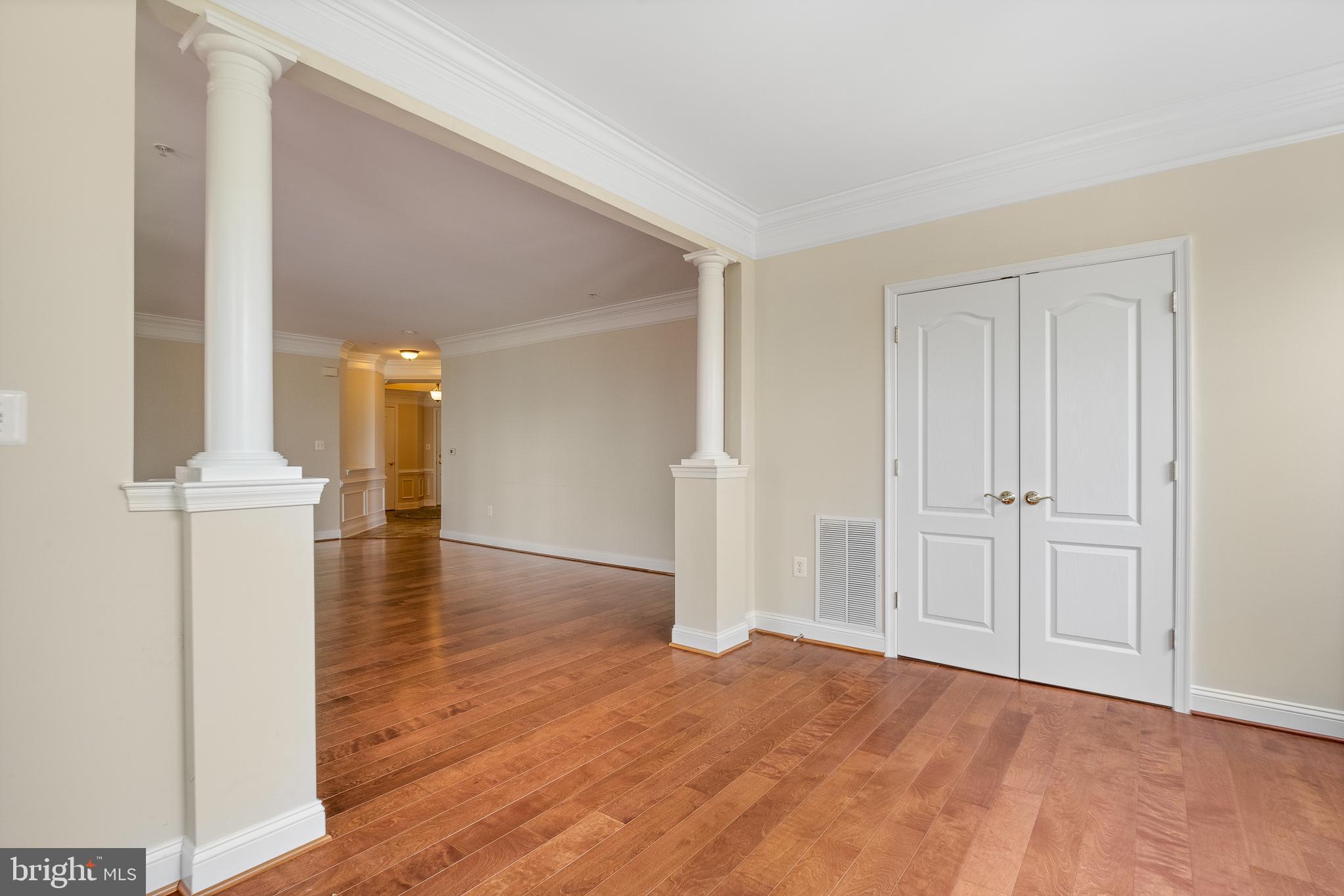 327 King Farm Blvd #206