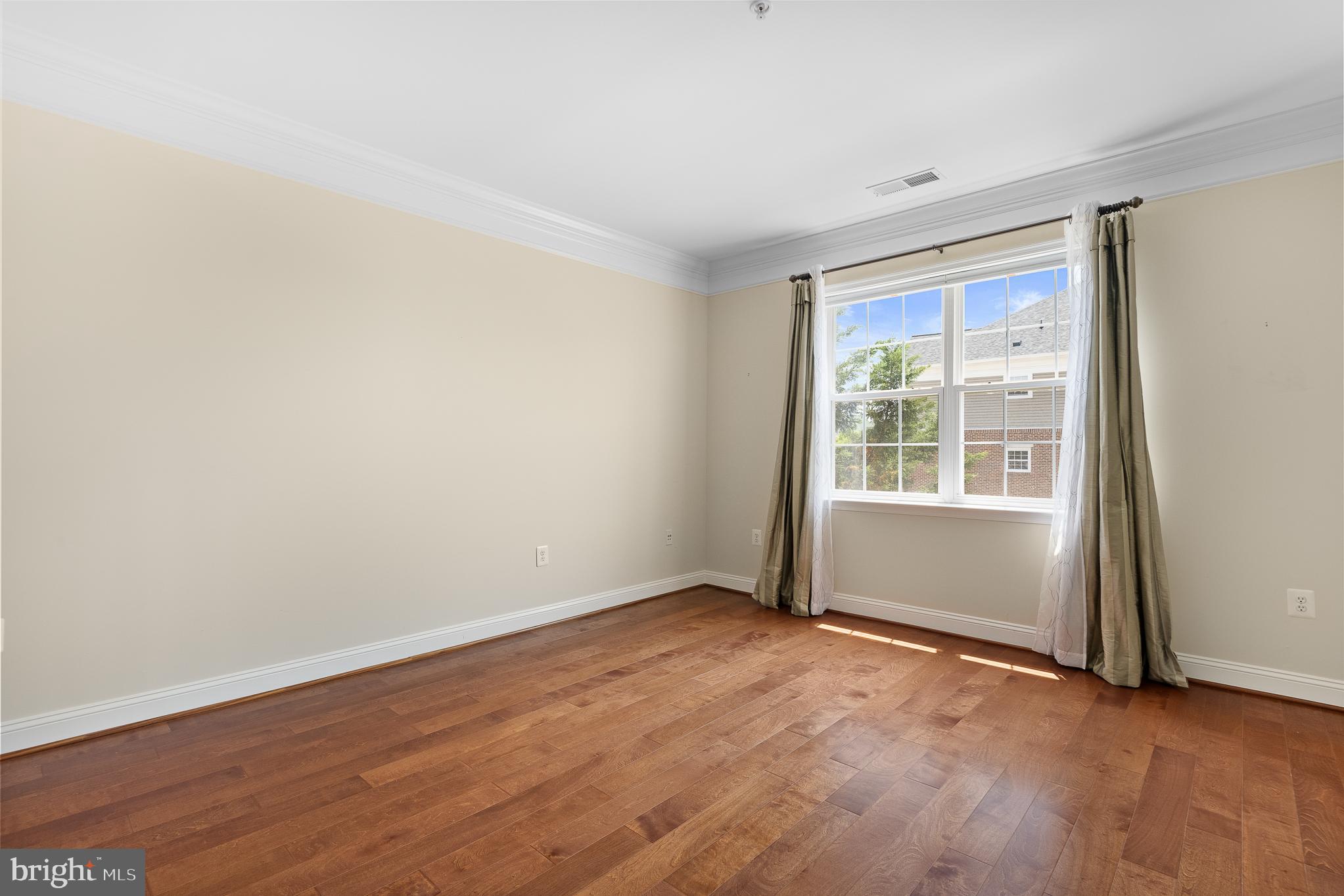 327 King Farm Blvd #206