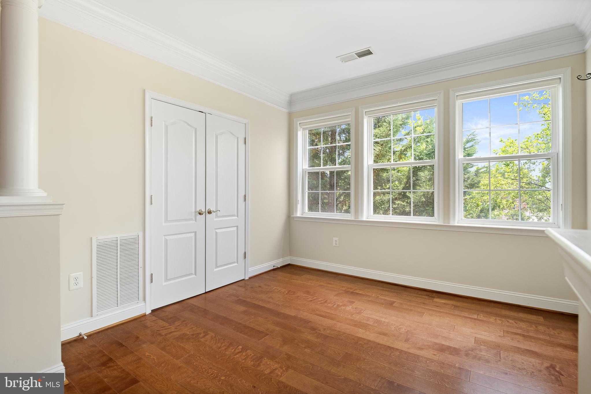 327 King Farm Blvd #206