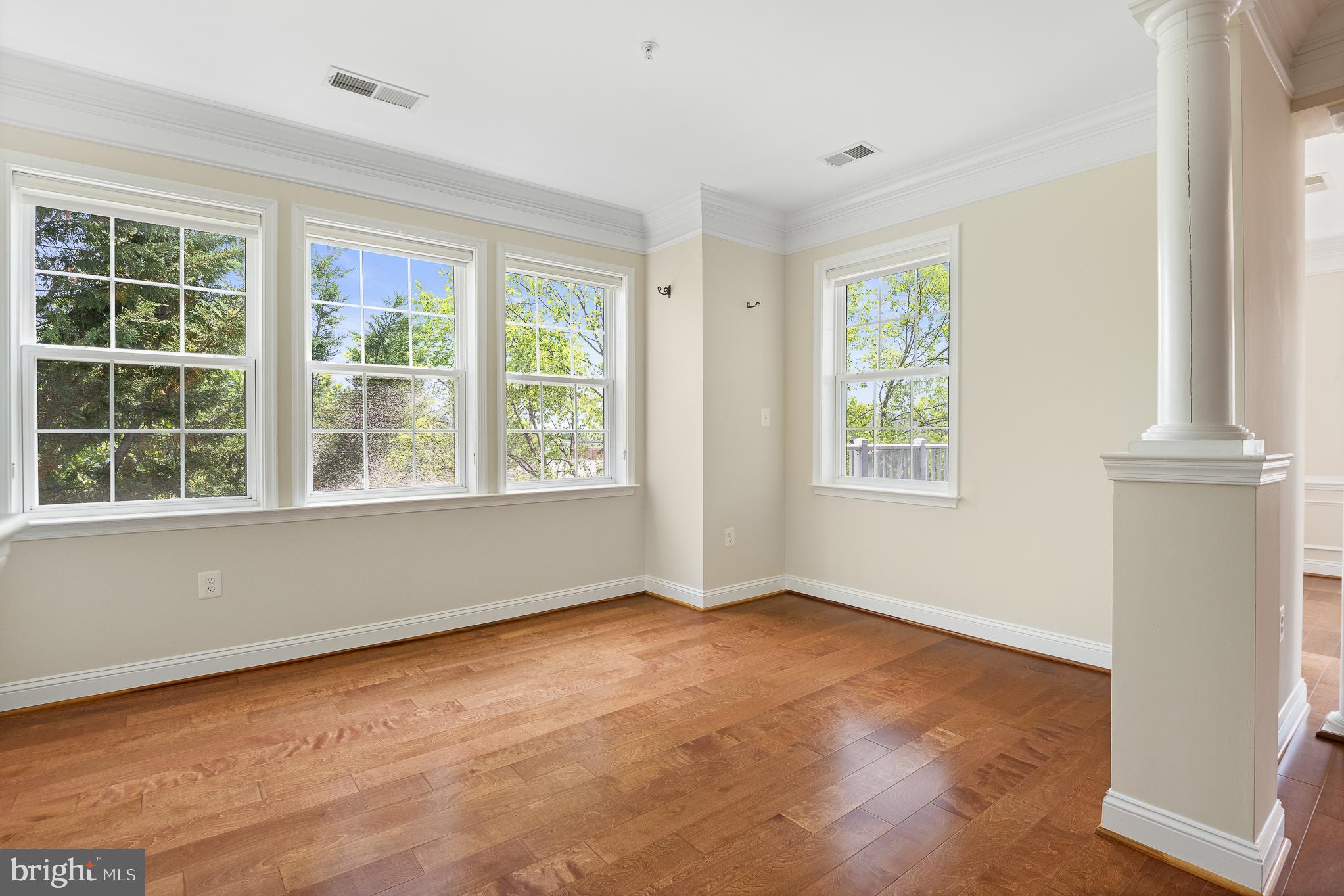 327 King Farm Blvd #206