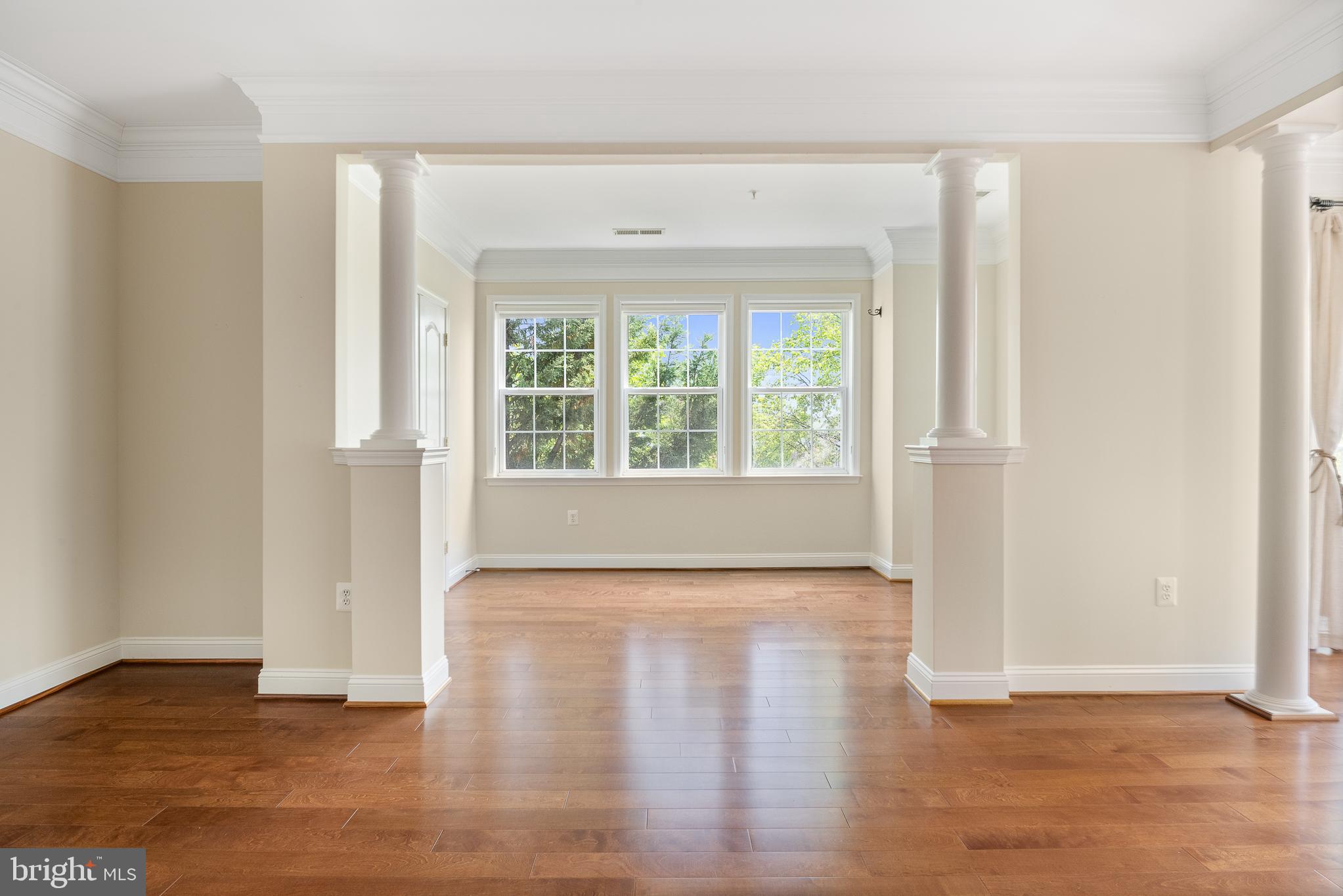 327 King Farm Blvd #206