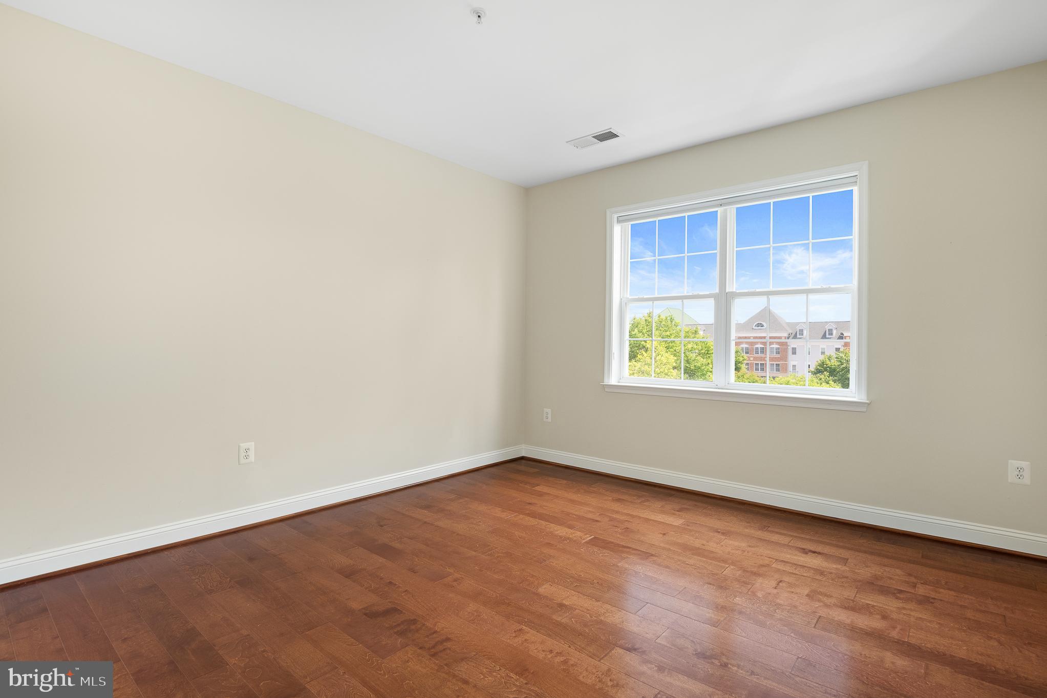 327 King Farm Blvd #206