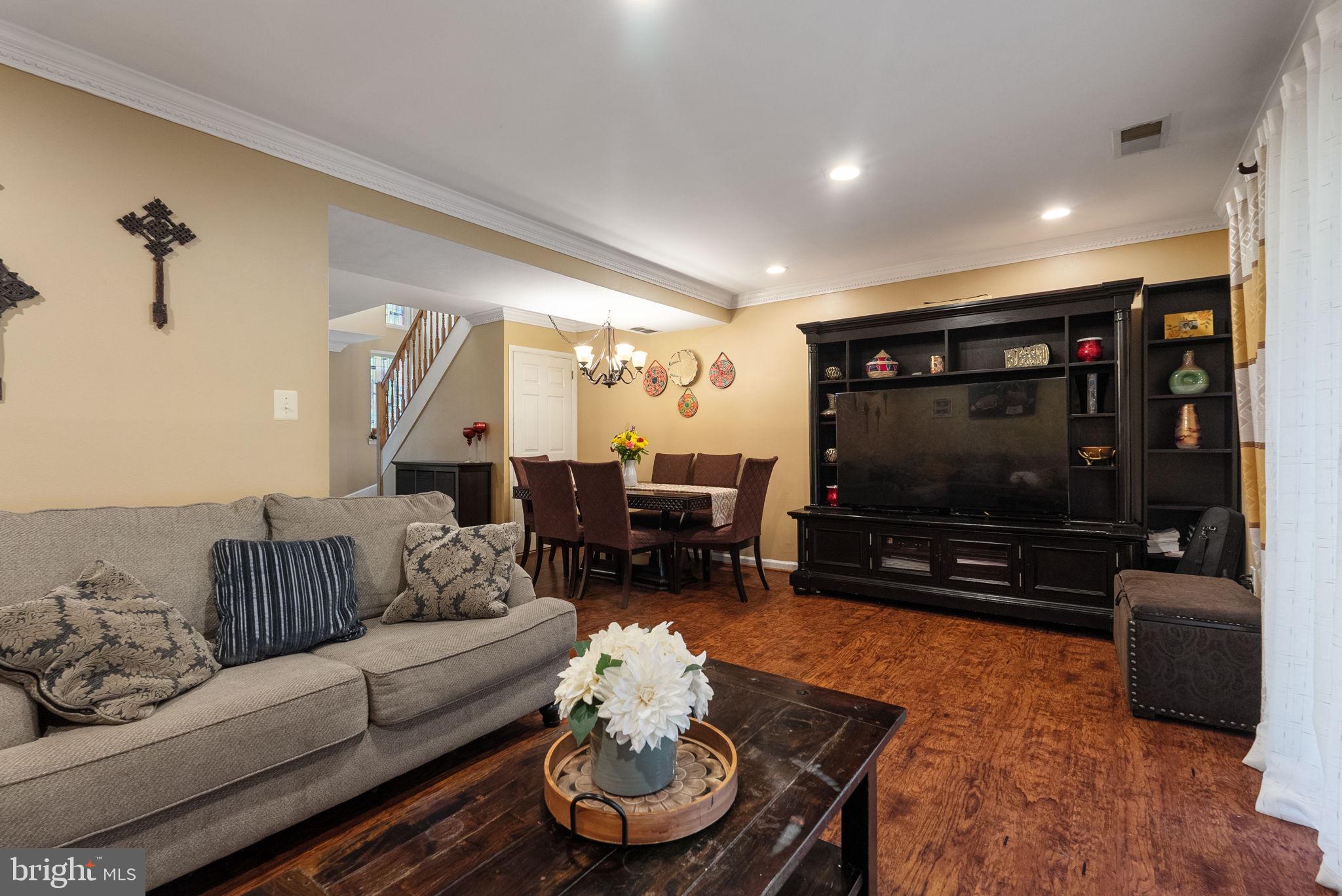 3323 Claridge