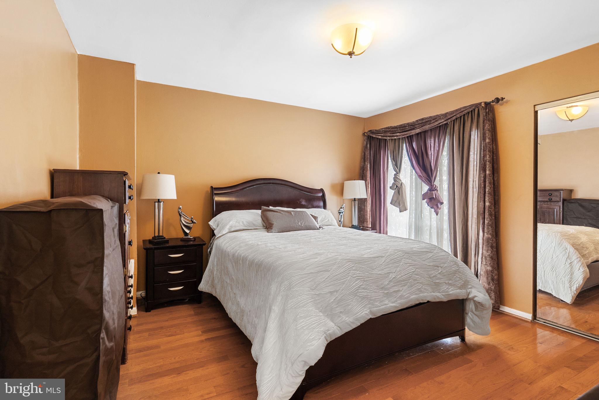 3323 Claridge