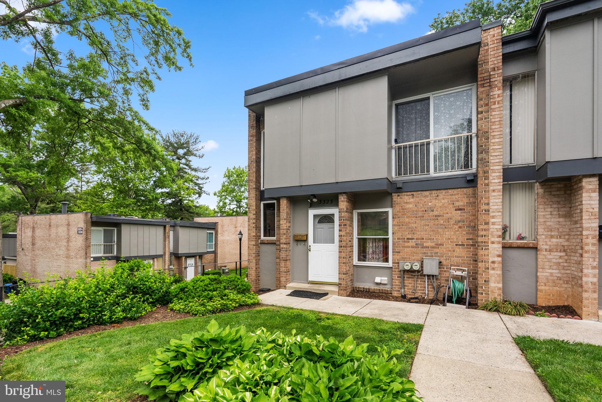3323 Claridge