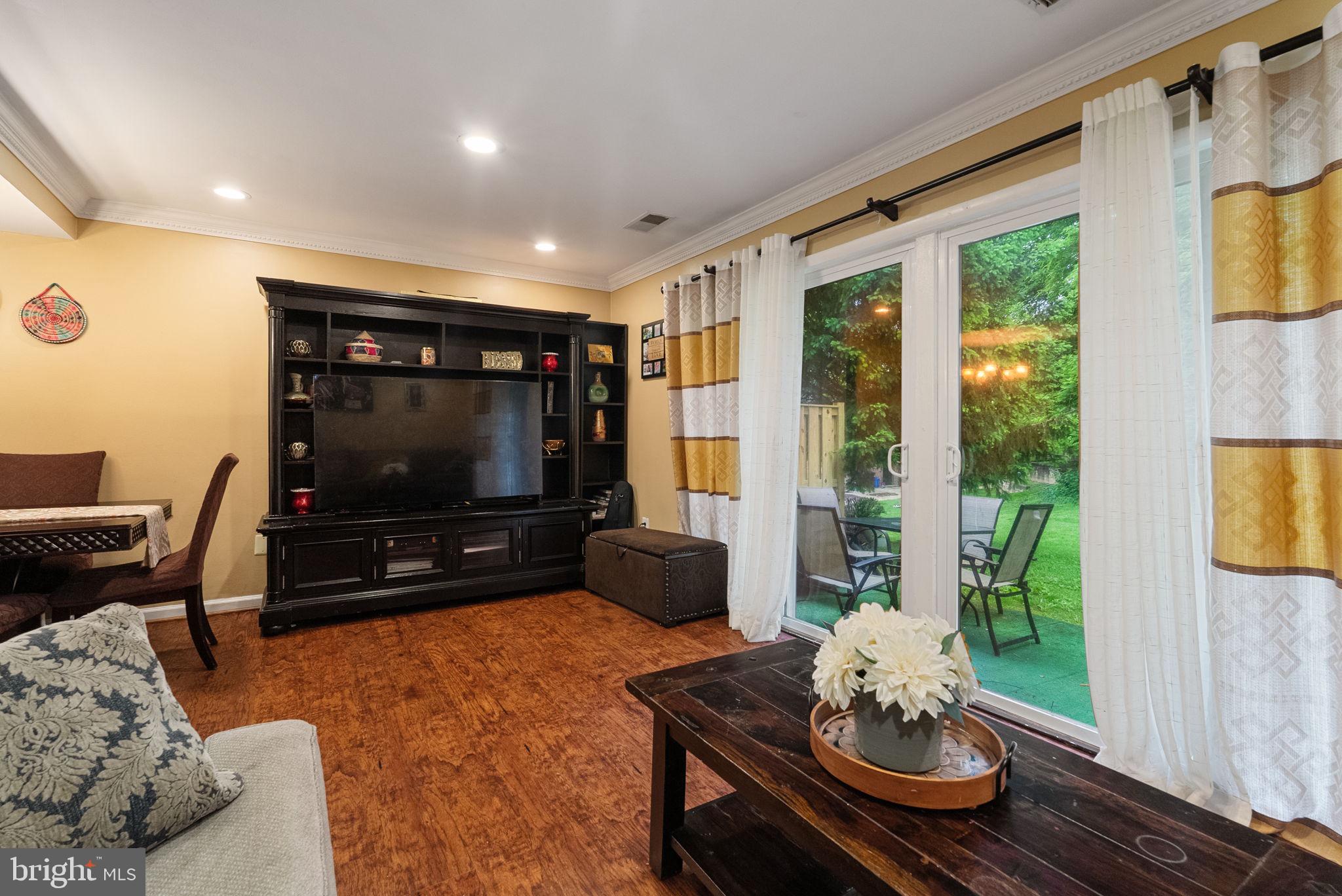 3323 Claridge