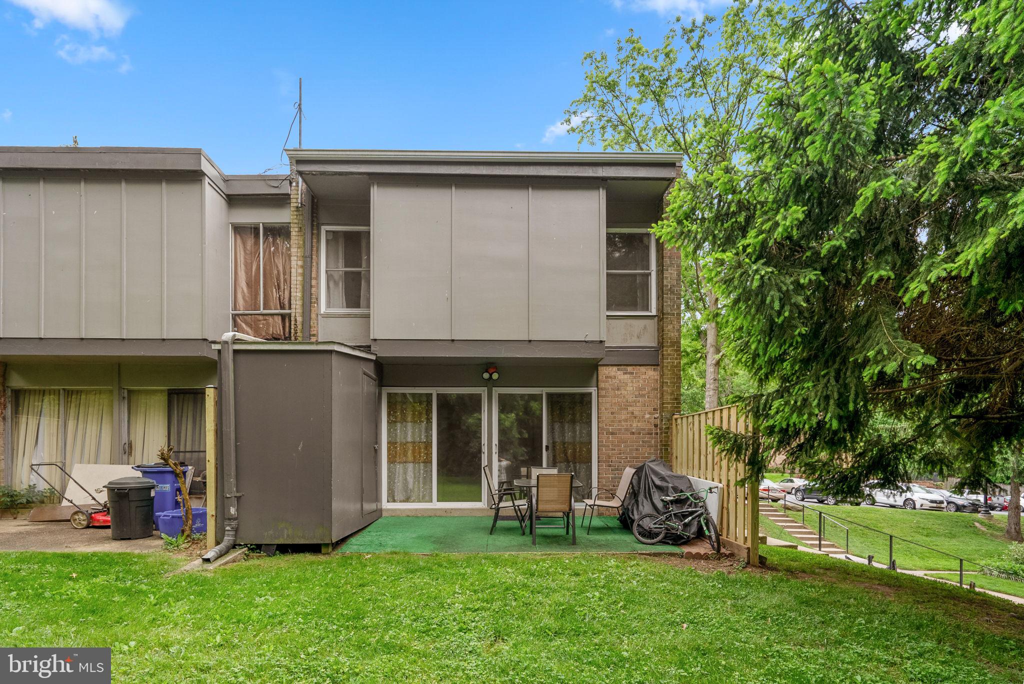 3323 Claridge
