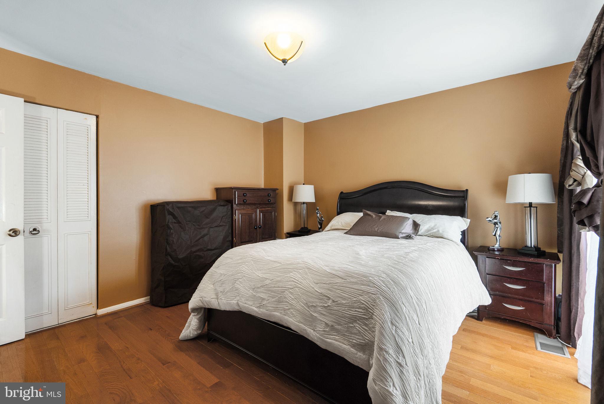 3323 Claridge