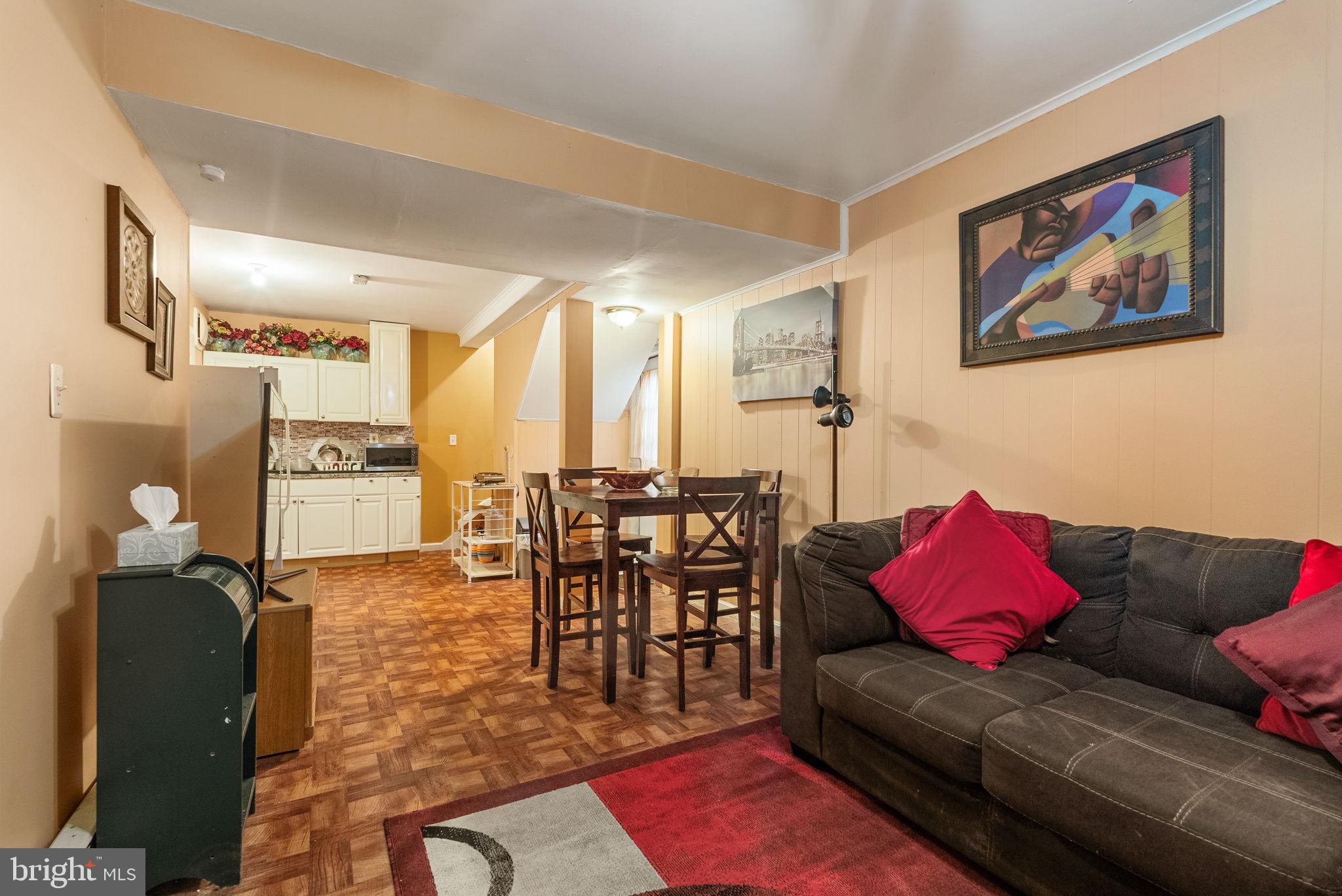 3323 Claridge