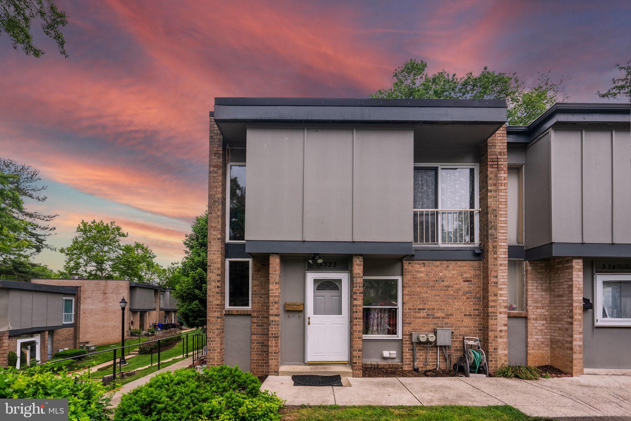 3323 Claridge