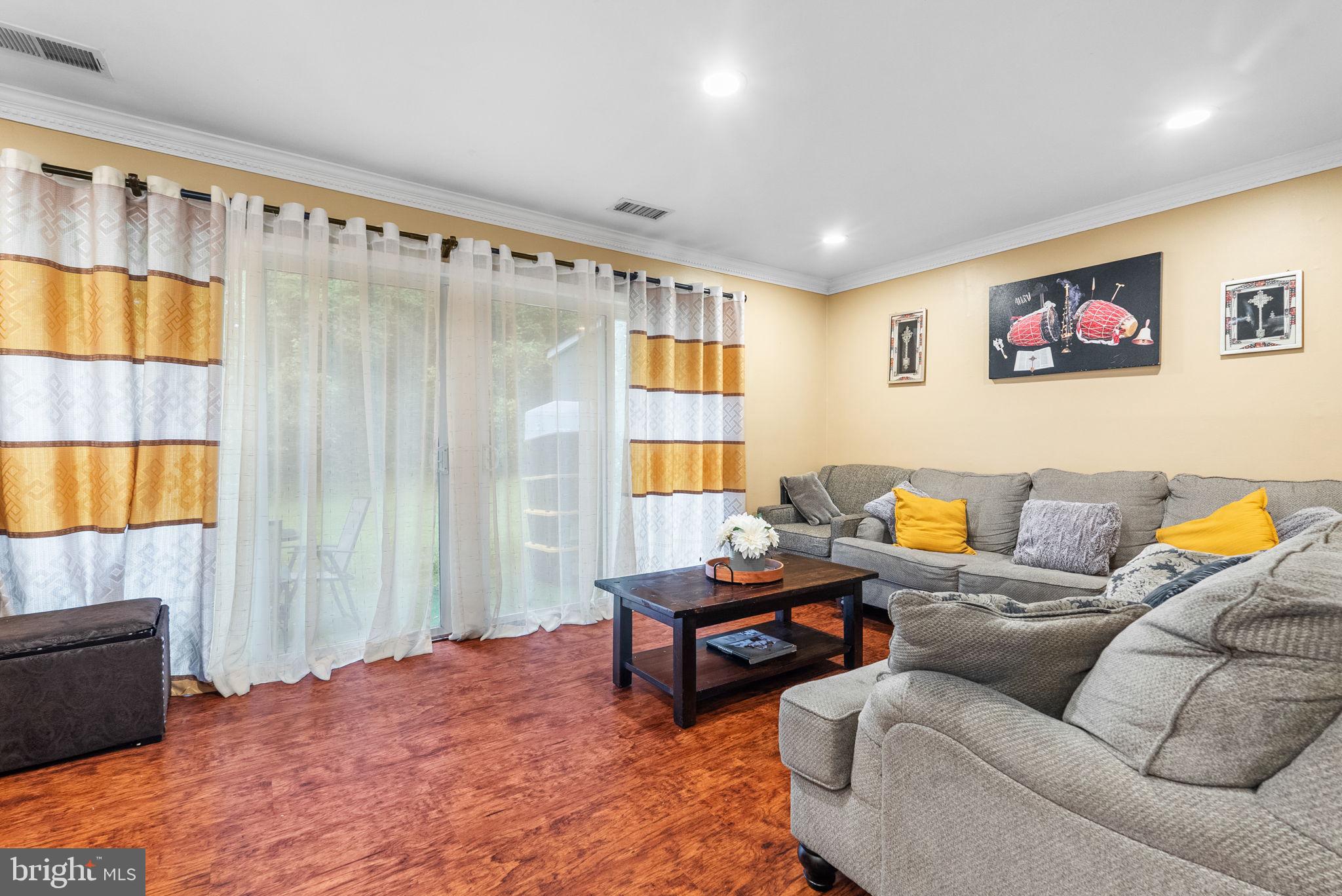 3323 Claridge