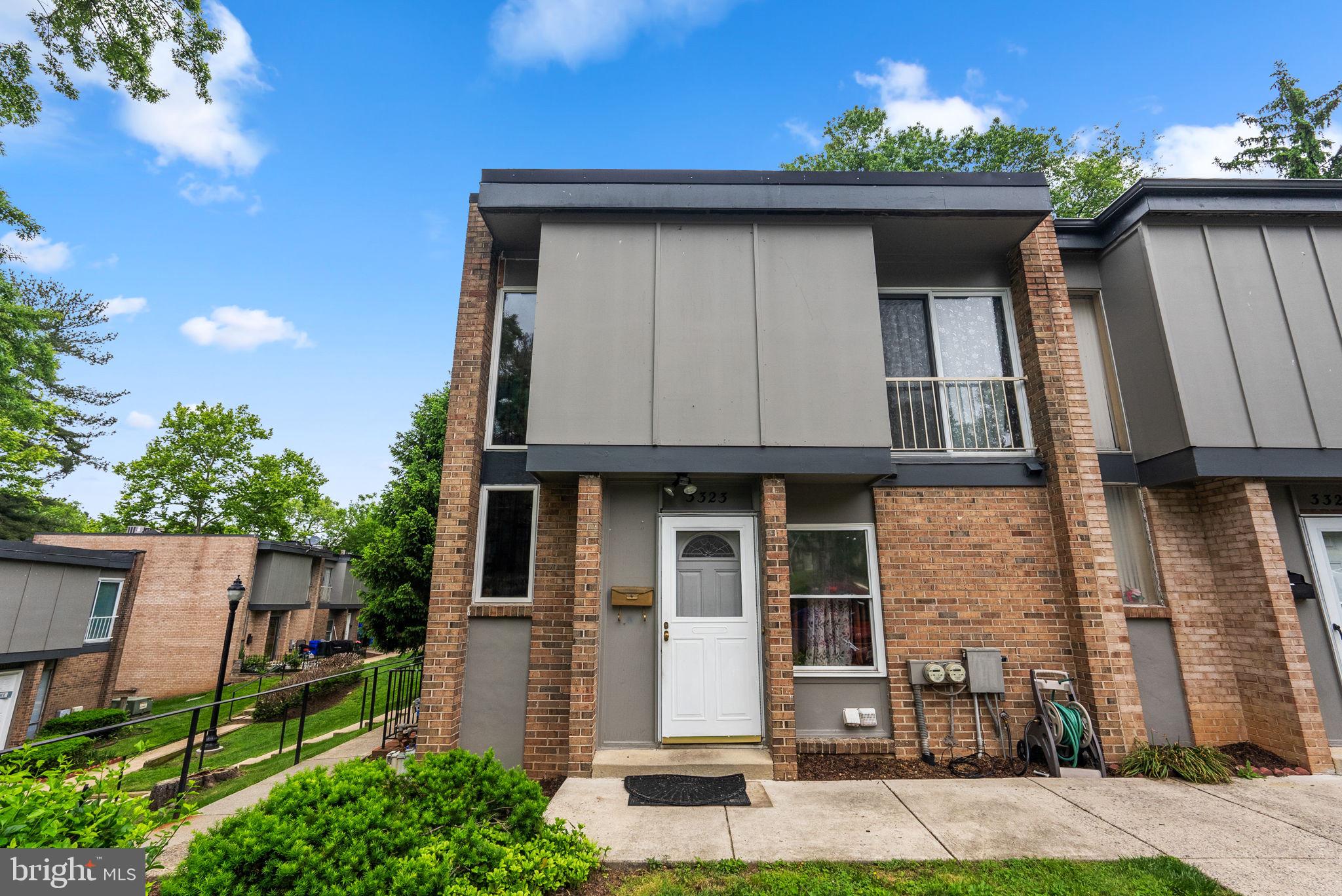 3323 Claridge