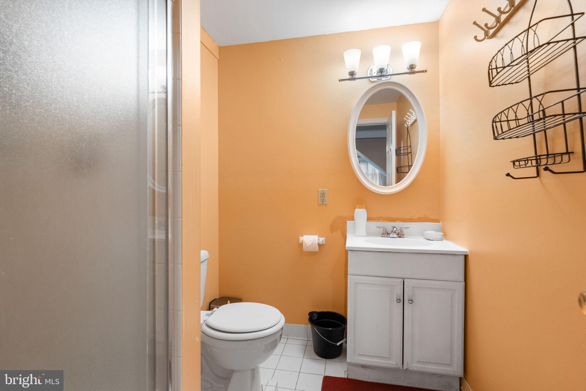 3323 Claridge